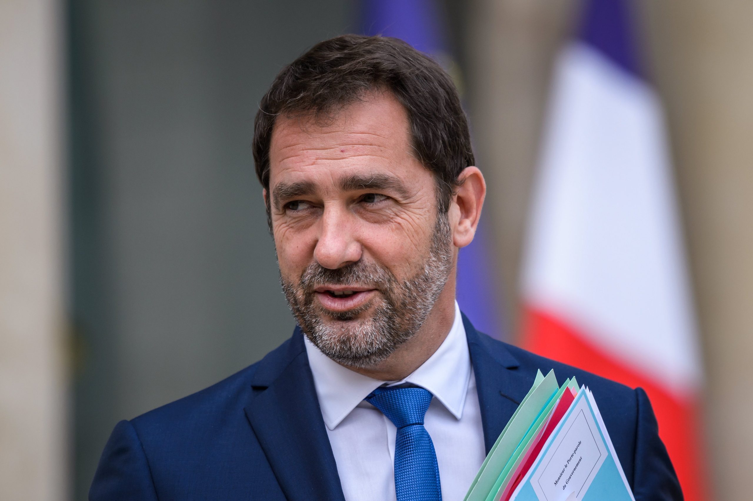 França vai abandonar técnica policial que asfixiou George Floyd