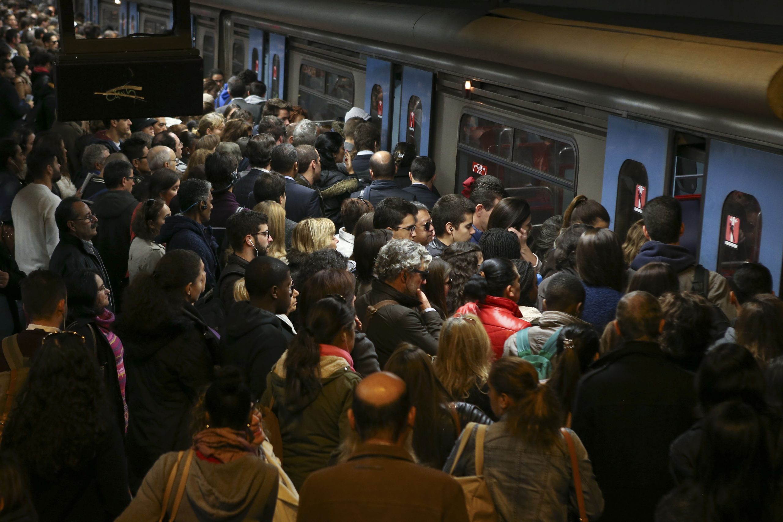 Governo garante que 2017 vai ser “o ano de viragem” dos transportes públicos