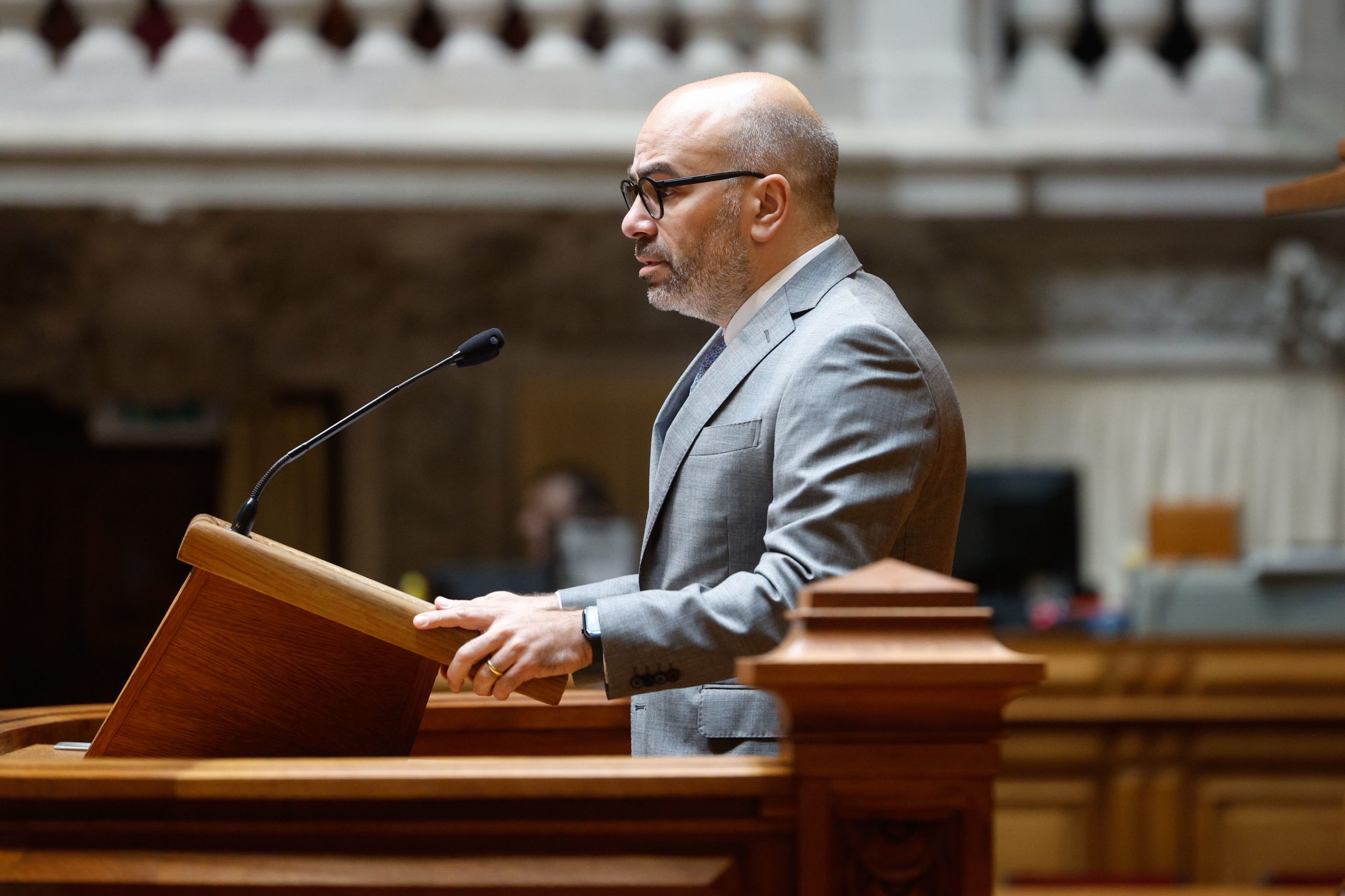 Ministro Pinto Luz diz que habitação não deve ser arma de arremesso político
