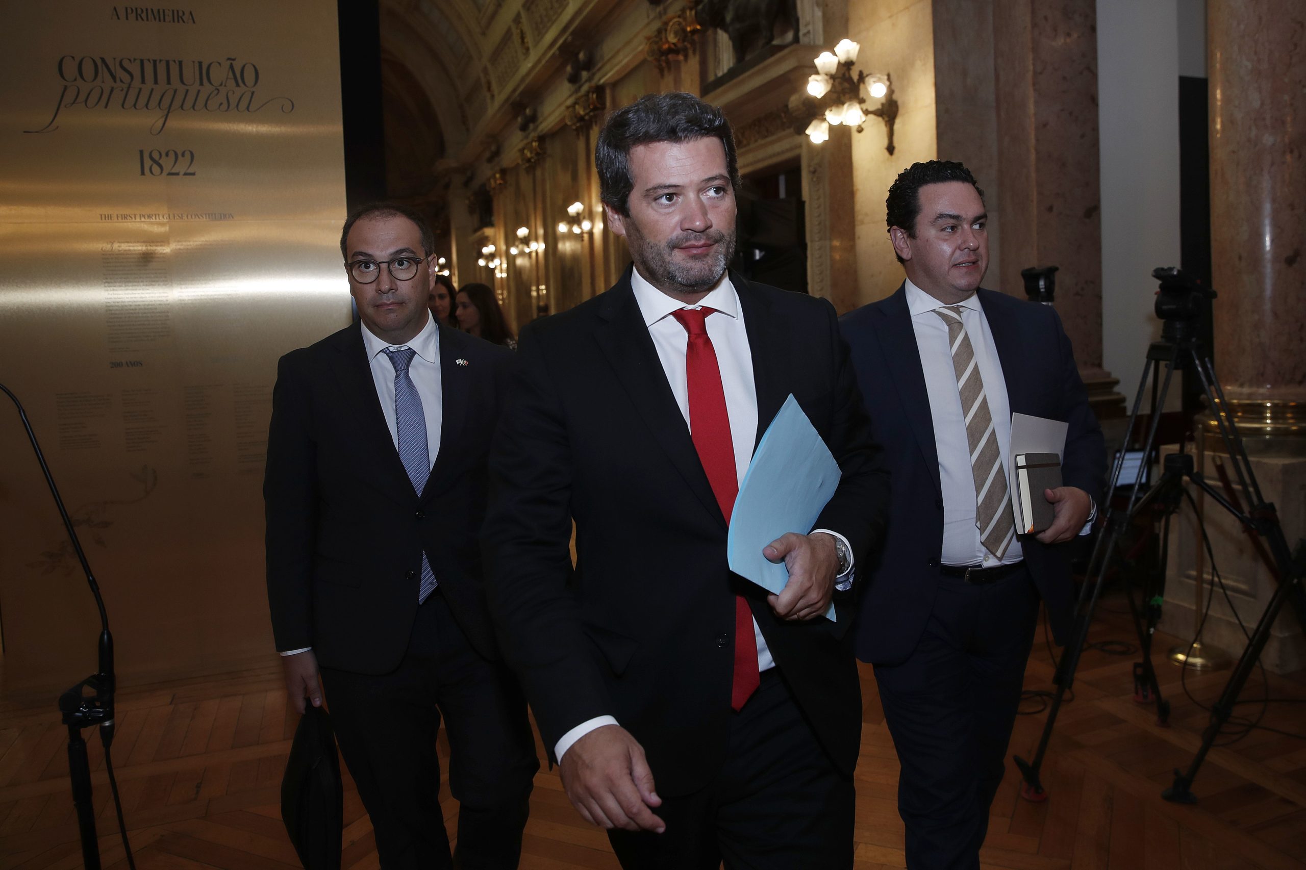 Governo sem alterações no IVA mas prepara “mexidas” no IRS e IRC