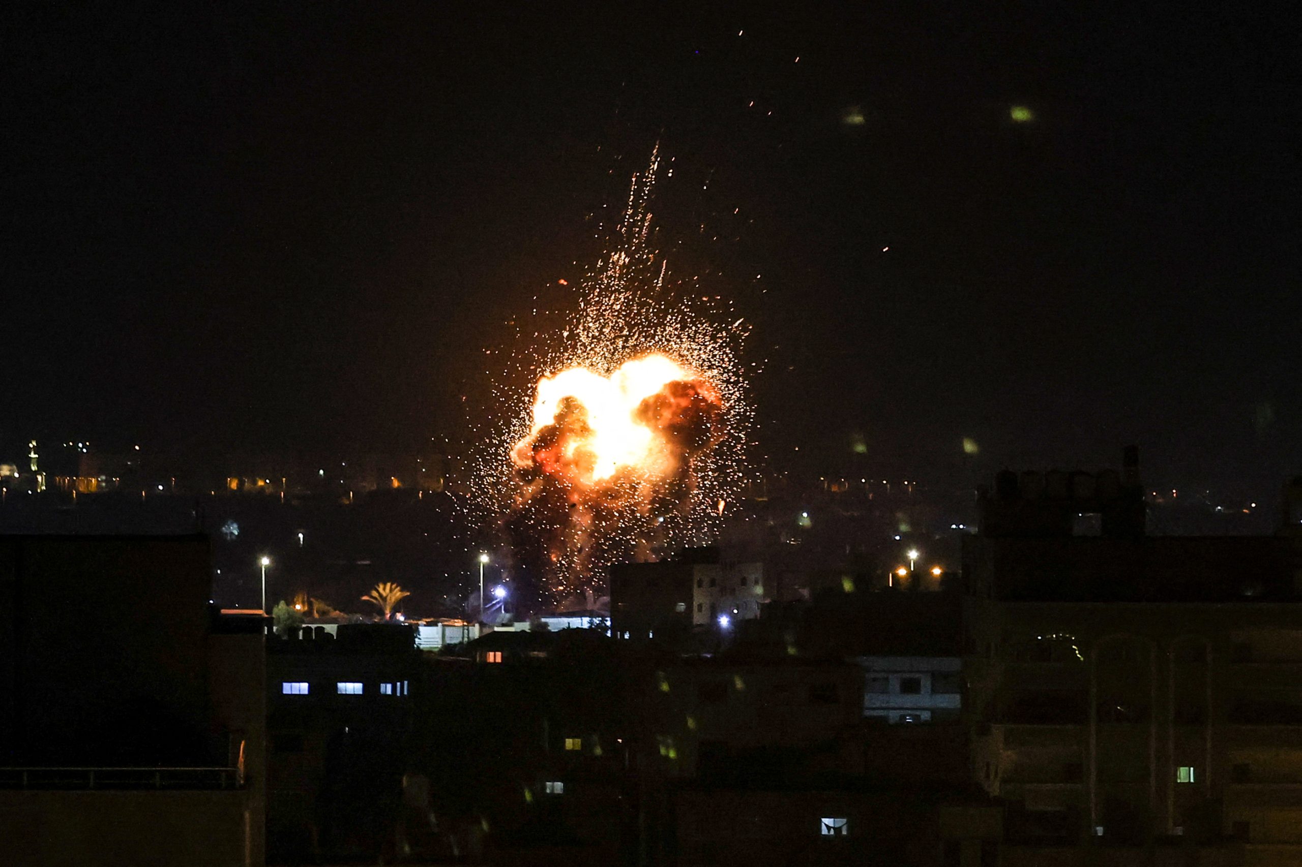 Tensão volta a aumentar após morte de nove palestinianos. Israel bombardeia Gaza após ataques atribuídos ao Hamas