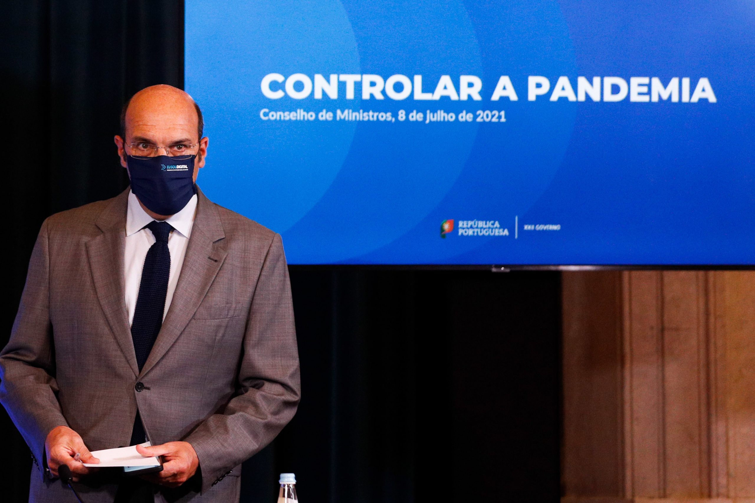 Ministro da Economia defende que viagens devem ser avaliadas “através do certificado covid”