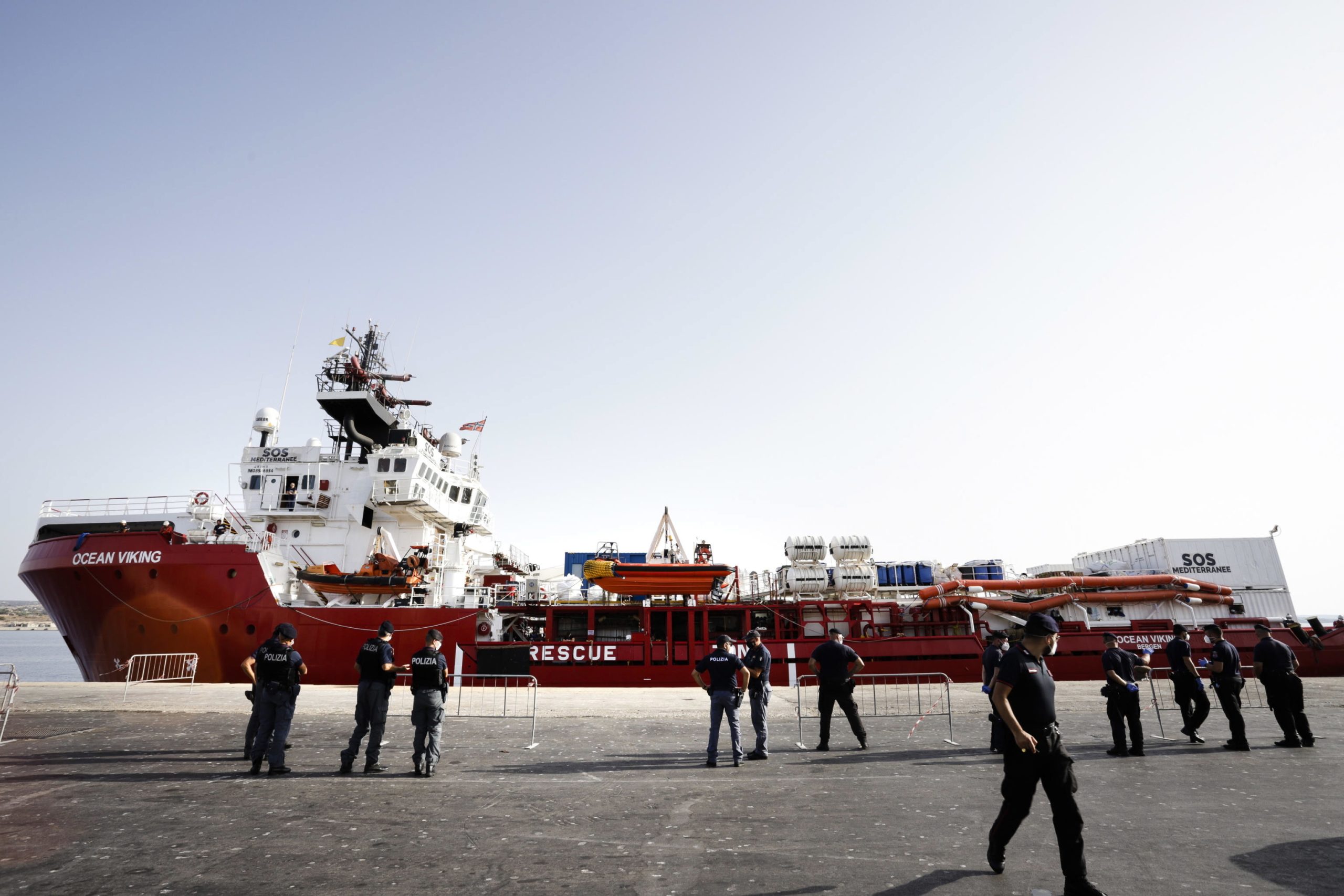 Navio “Ocean Viking” resgata 139 migrantes no Mediterrâneo