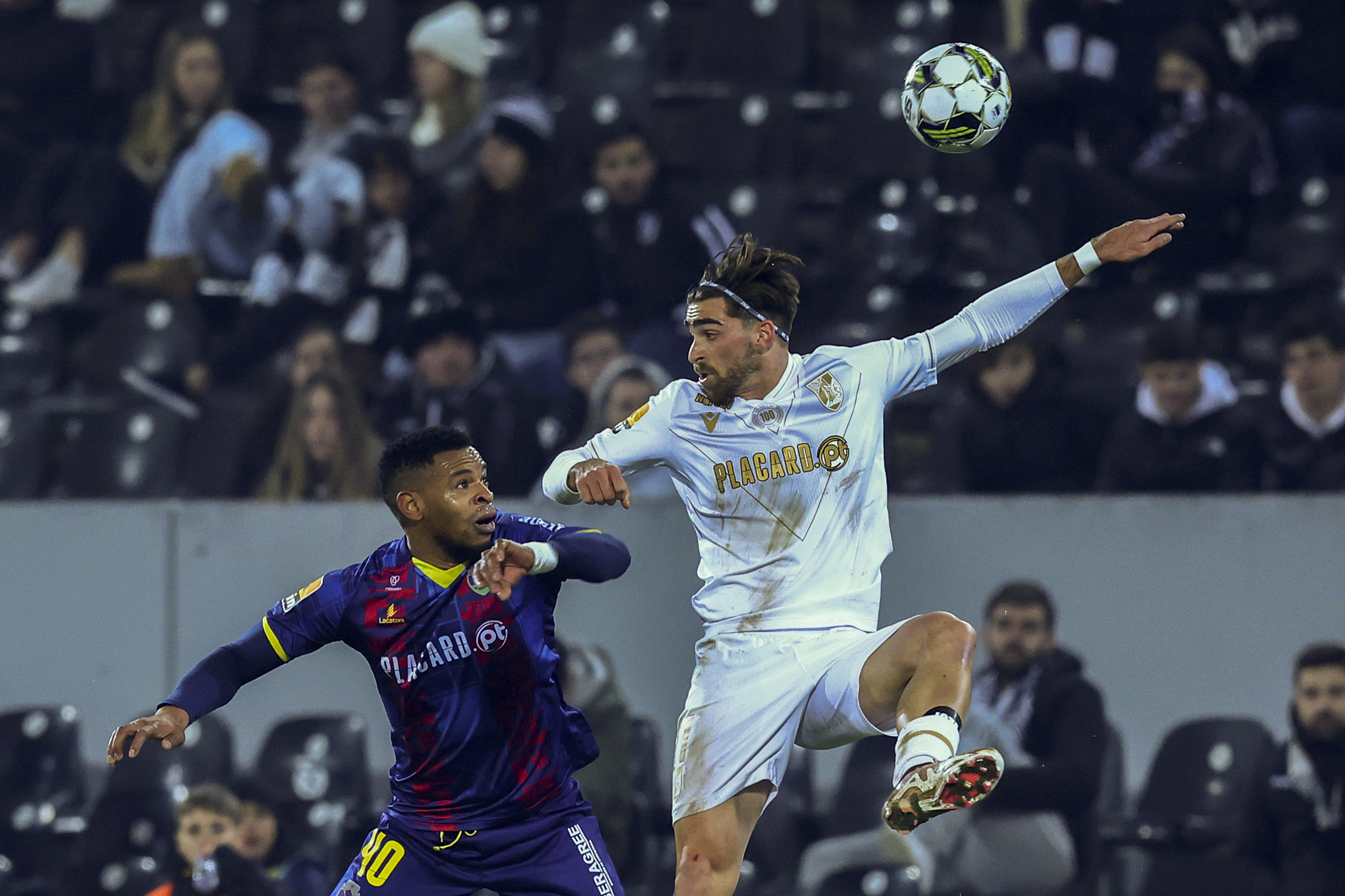 Vitória de Guimarães sobe a sexto da I Liga ao bater Desportivo de Chaves