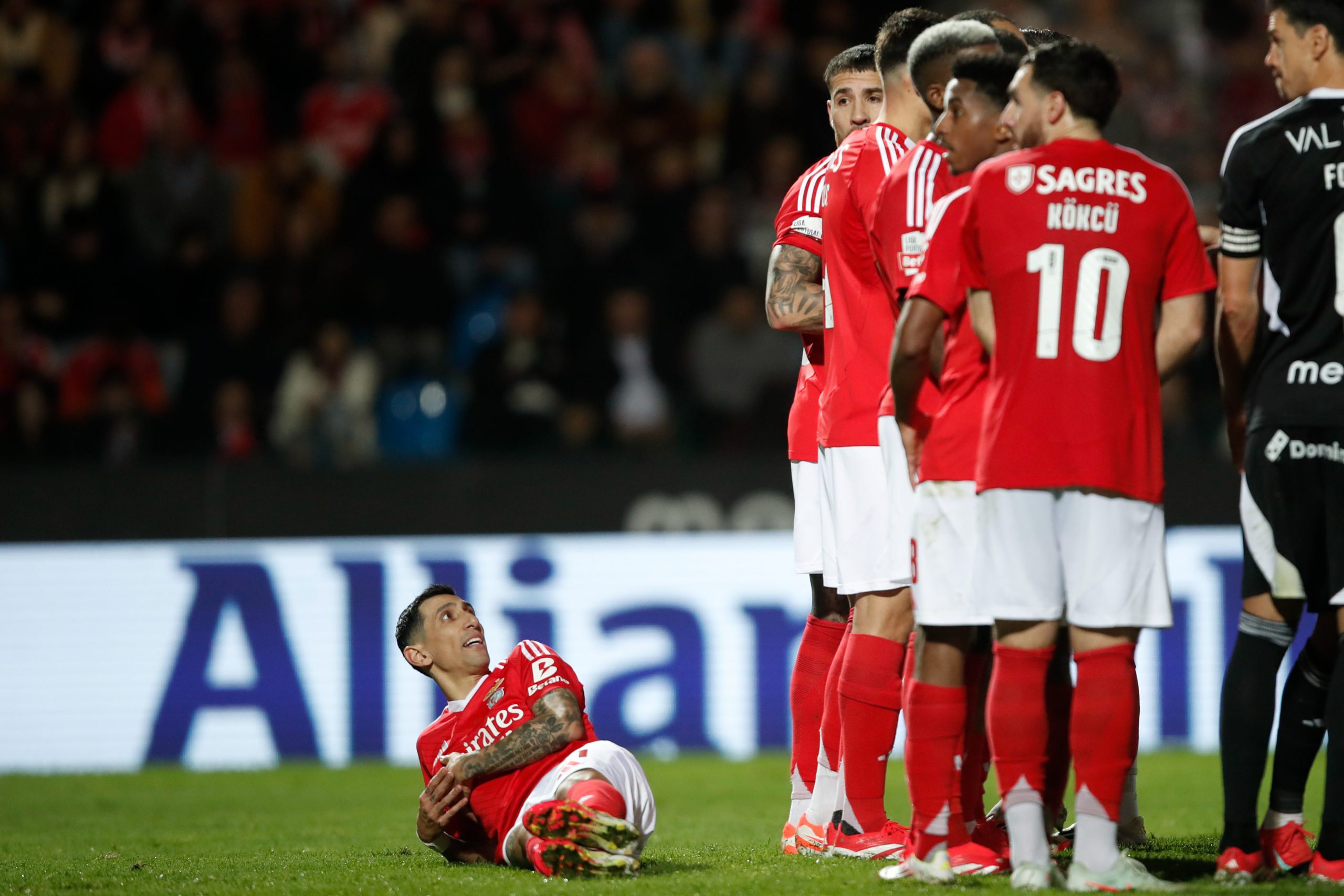 Benfica perde com Casa Pia e pode ficar ainda mais longe do líder