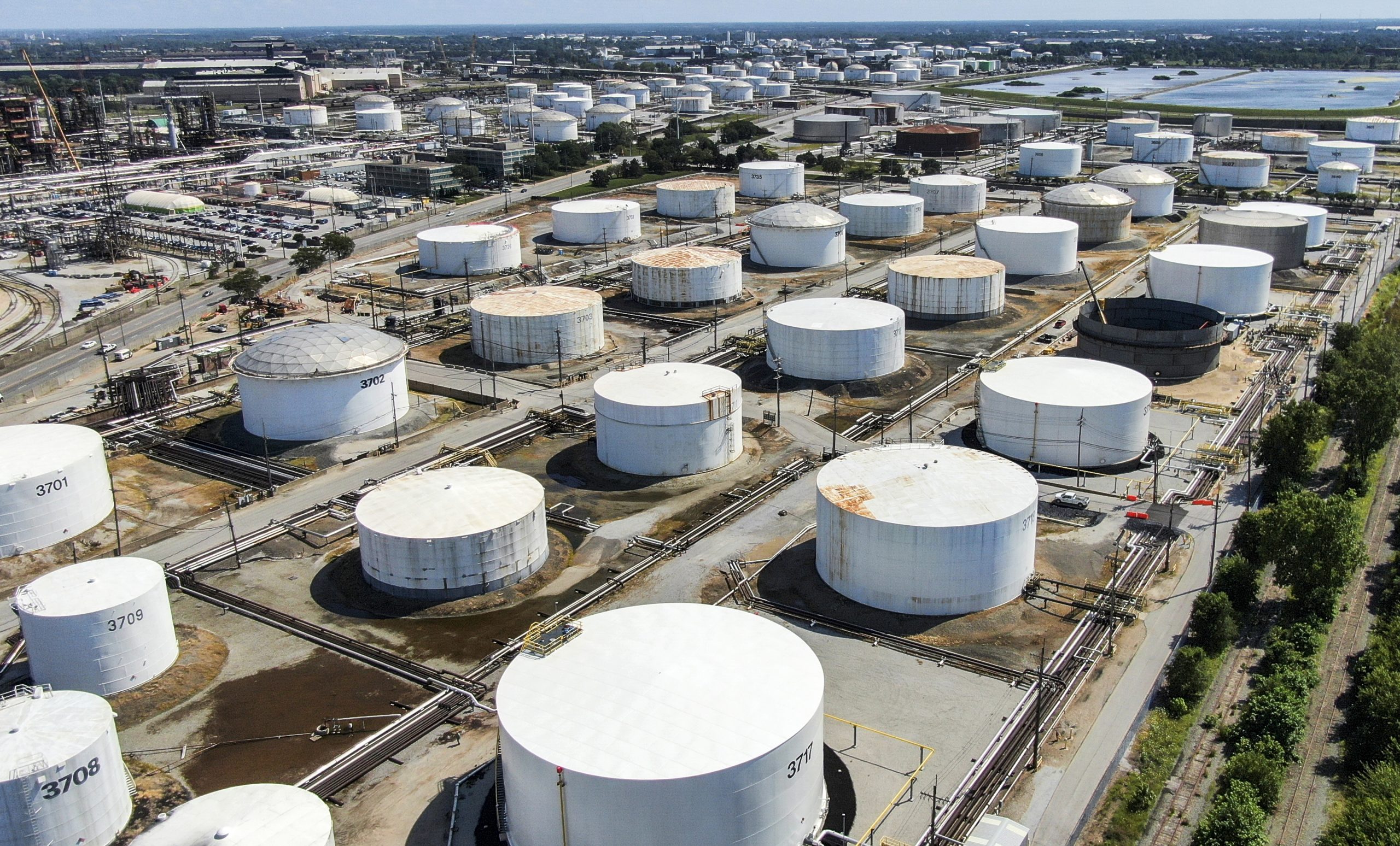 Arábia Saudita confirma prolongamento de corte de produção de petróleo até final de 2023