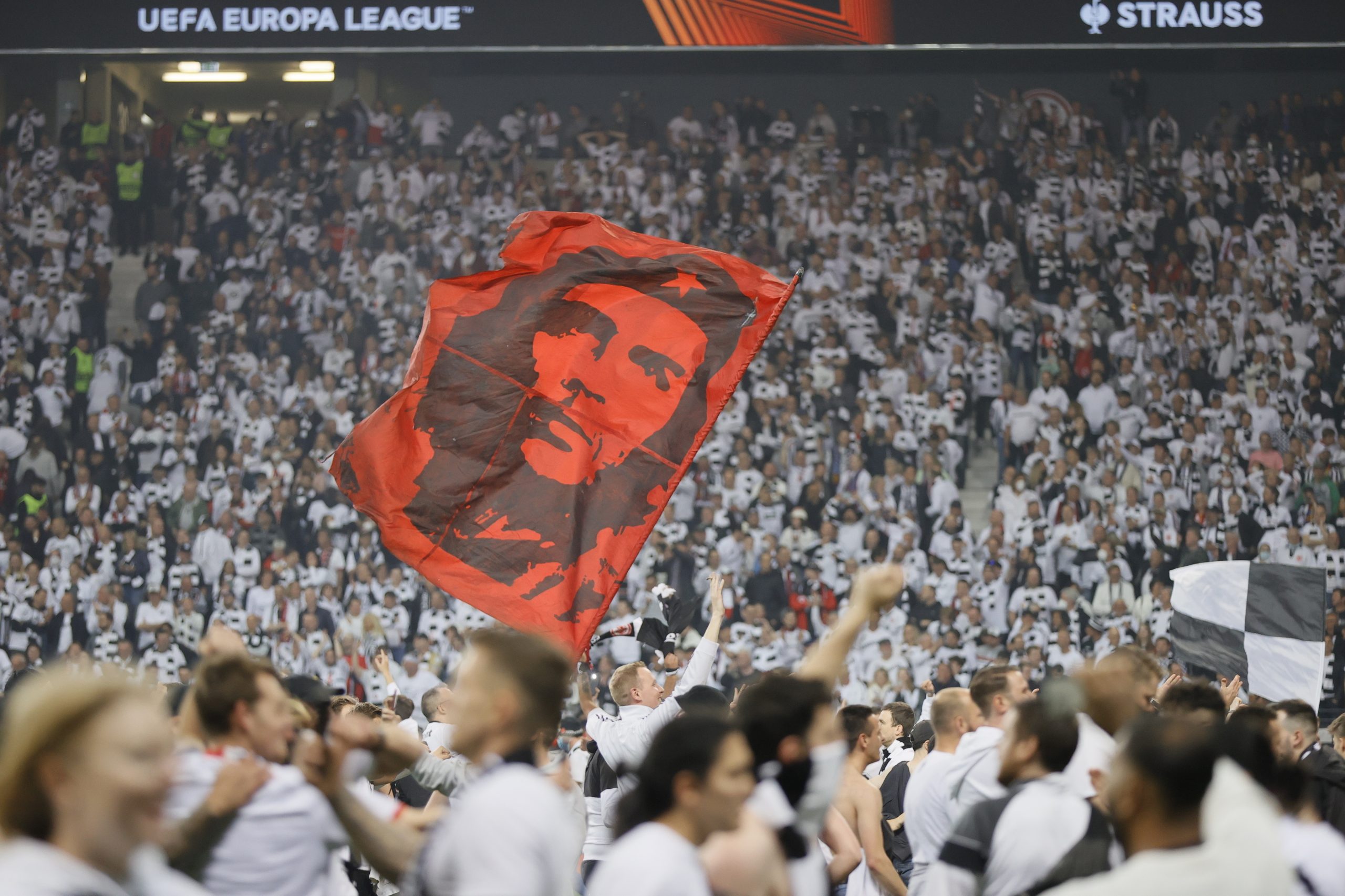 Final da Liga Europa: Cinco adeptos do Eintracht detidos por agressões a simpatizantes do Rangers