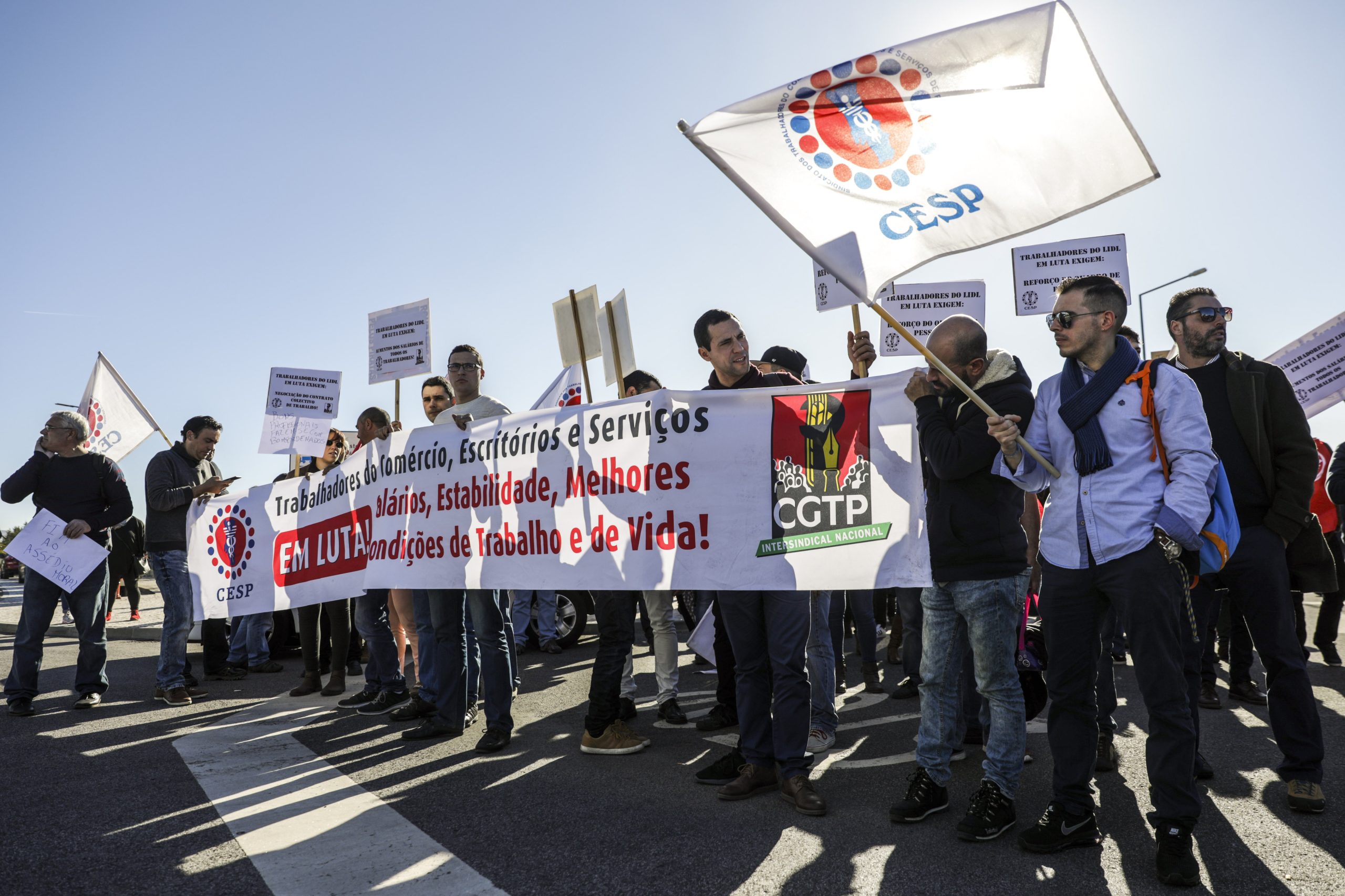 Trabalhadores do Lidl em greve por aumento salarial de 40 euros