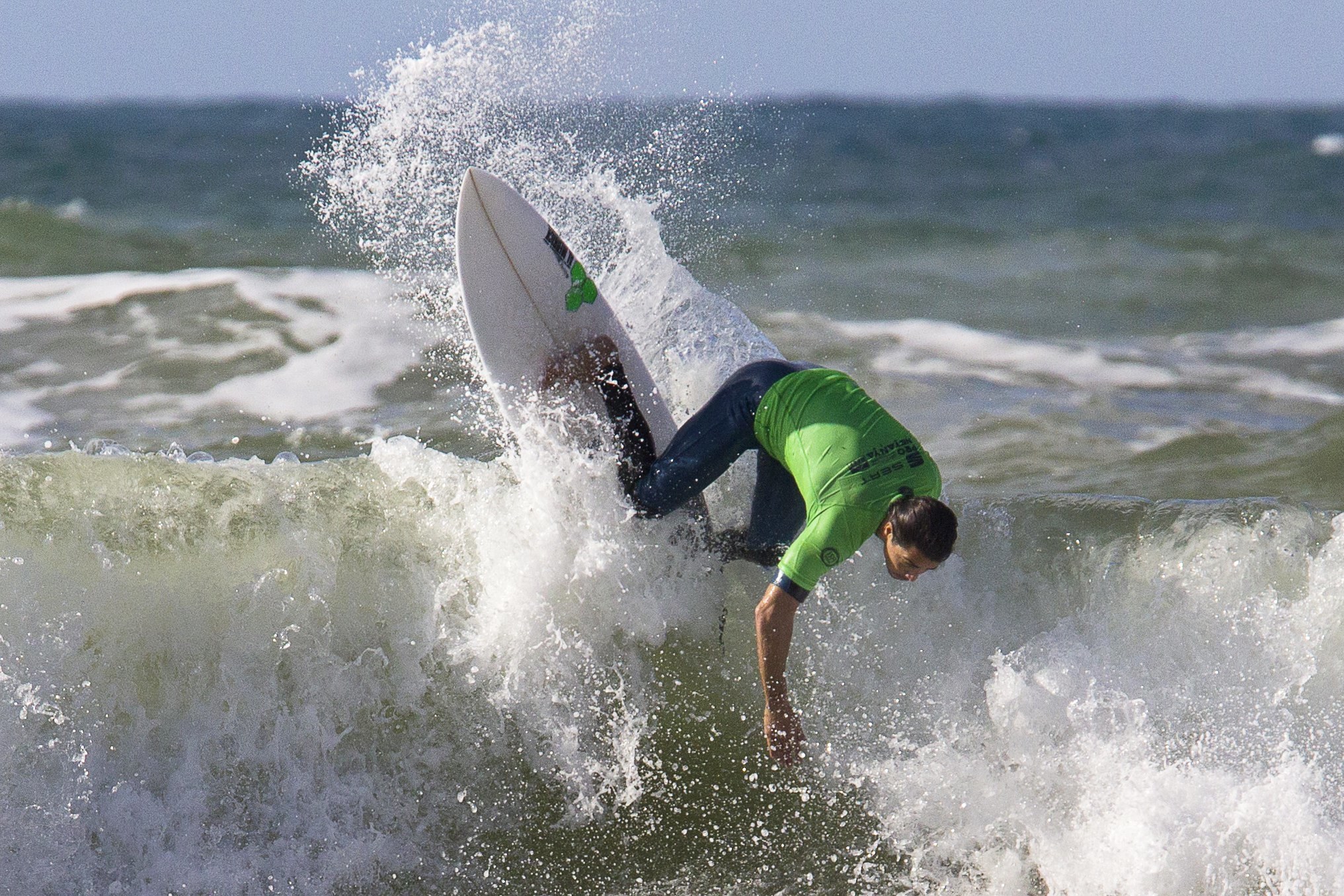 Onze surfistas portugueses eliminados no Pro Santa Cruz