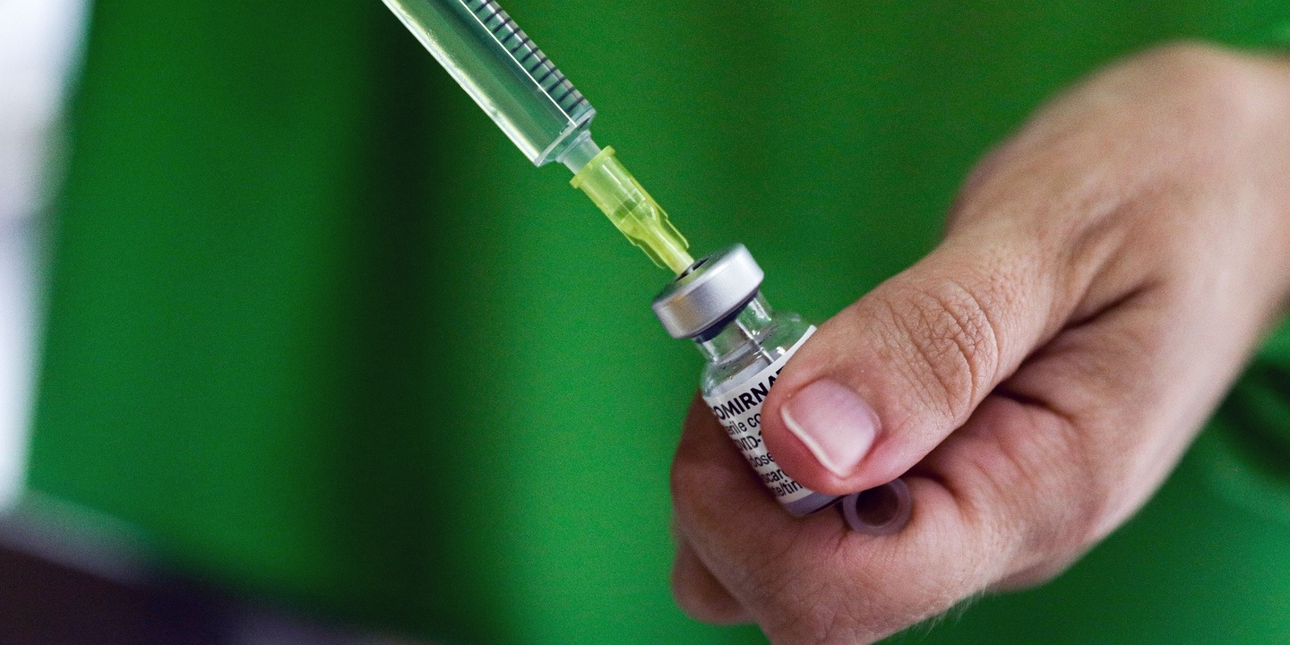 Covid-19: Países Baixos suspendem vacina AstraZeneca em pessoas com menos de 60 anos