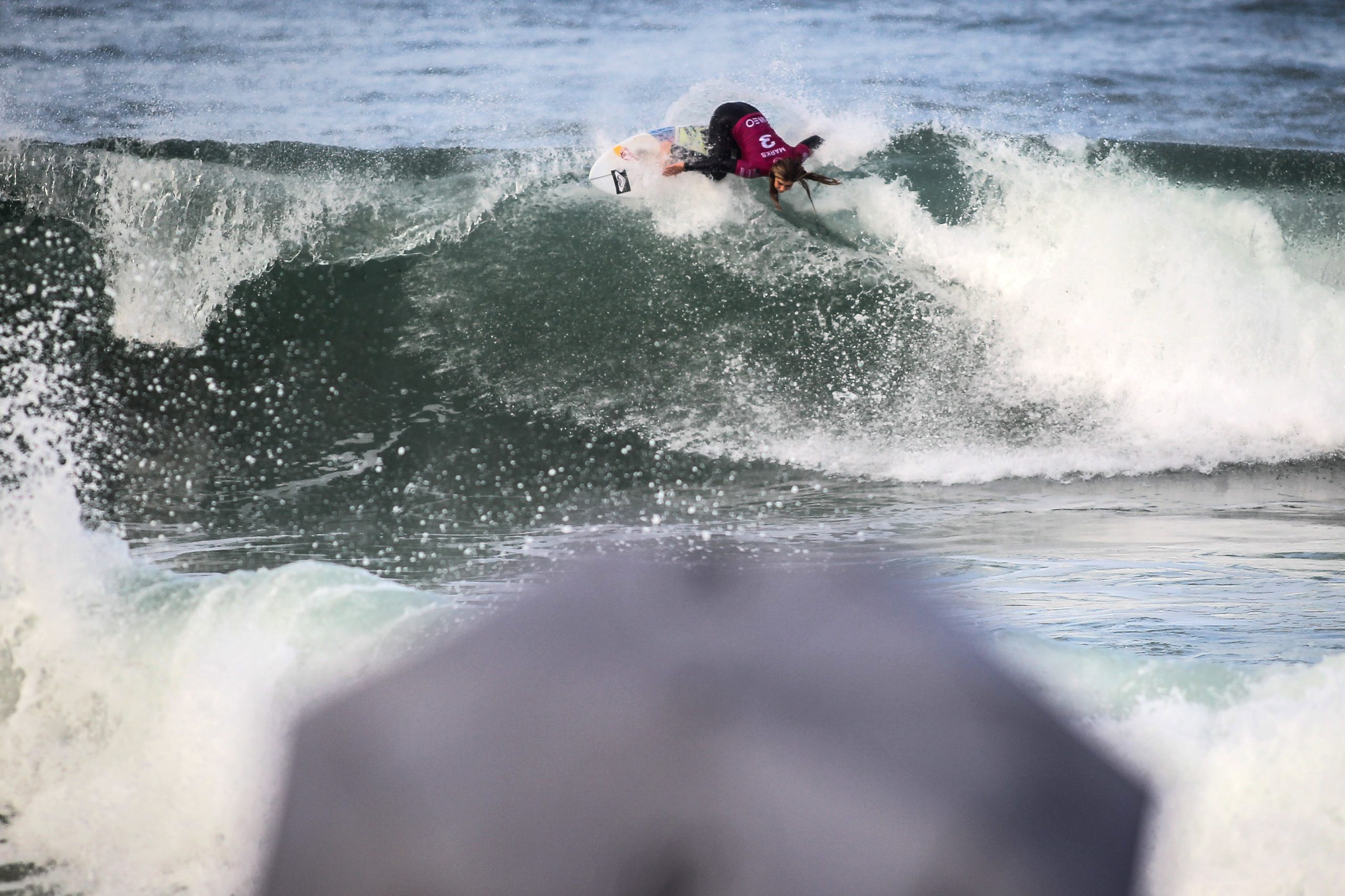 Norte-americana Caroline Marks vence prova da elite feminina do surf em Peniche