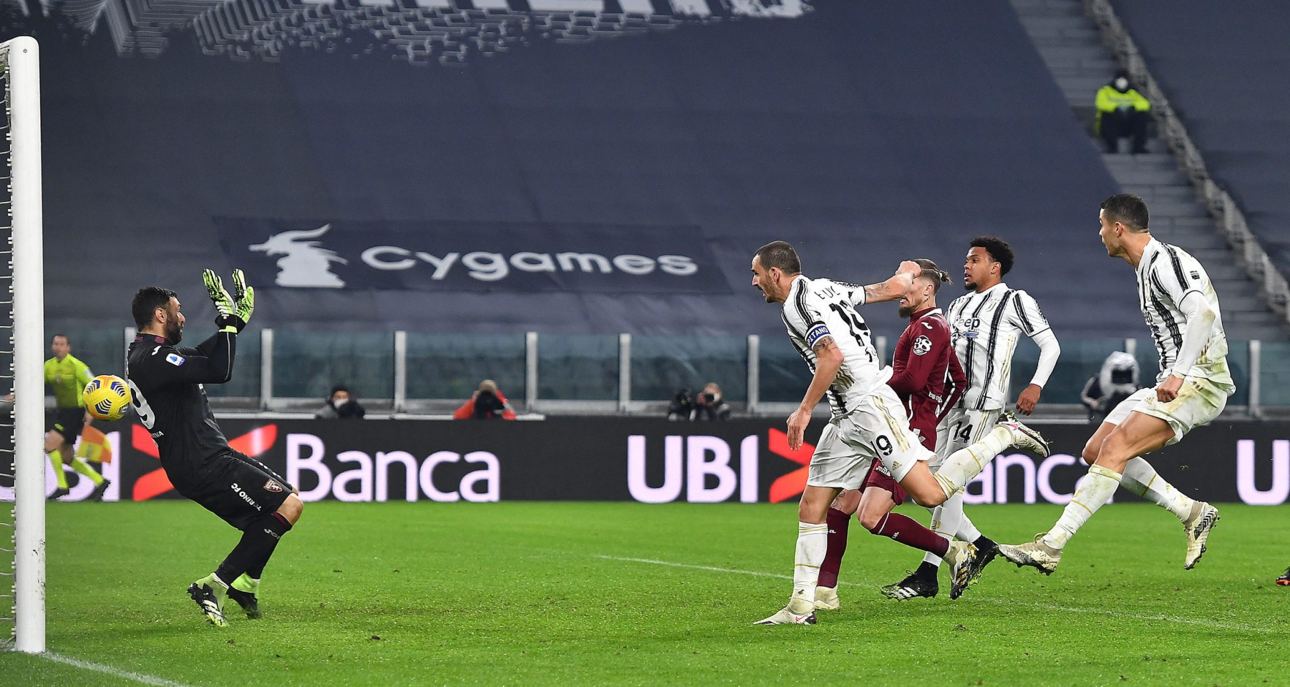 Juventus sofre para vencer Torino em dia de homenagem a Ronaldo