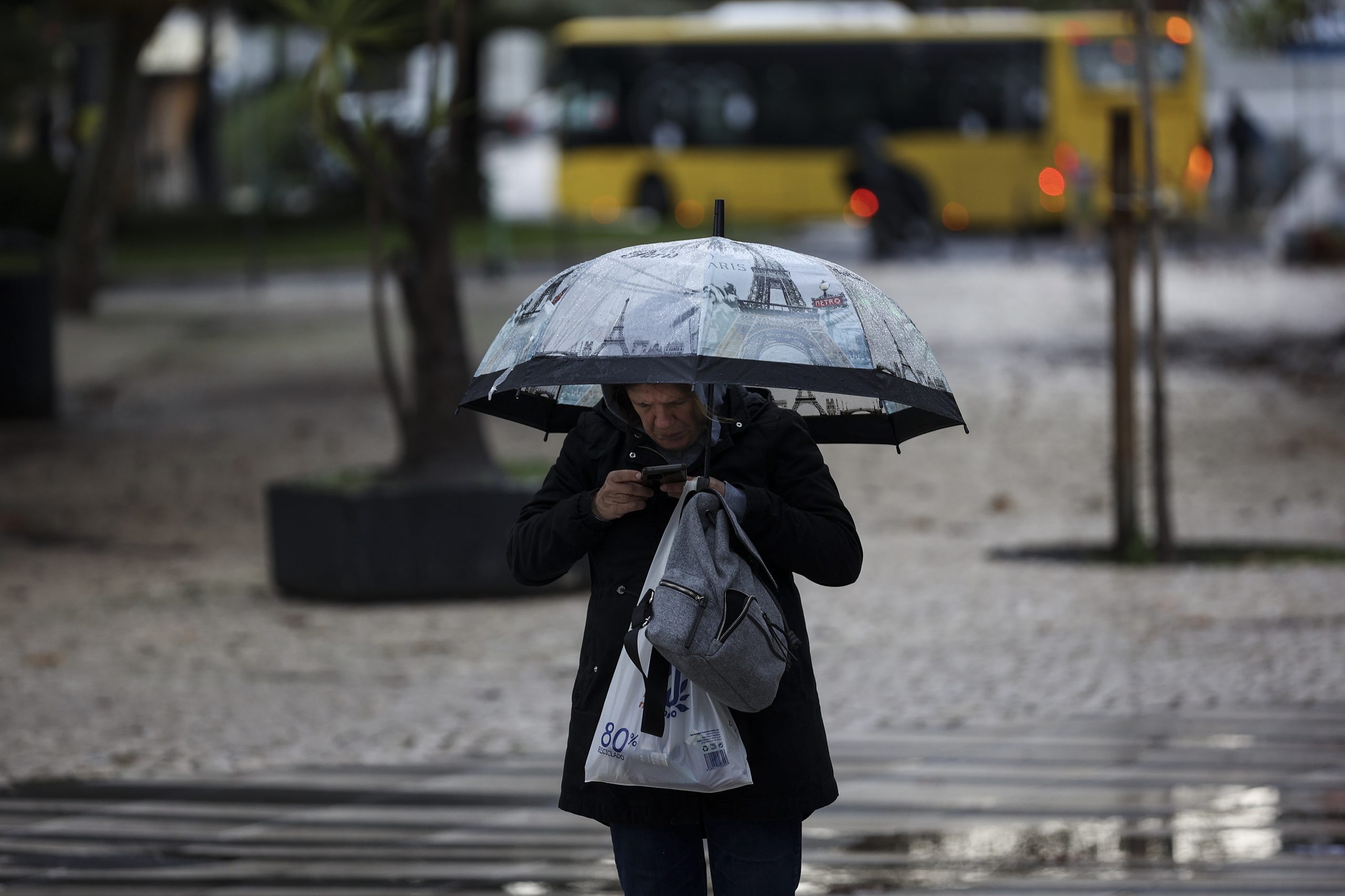 Chuva, trovoada e vento marcam regresso do mau tempo esta segunda-feira