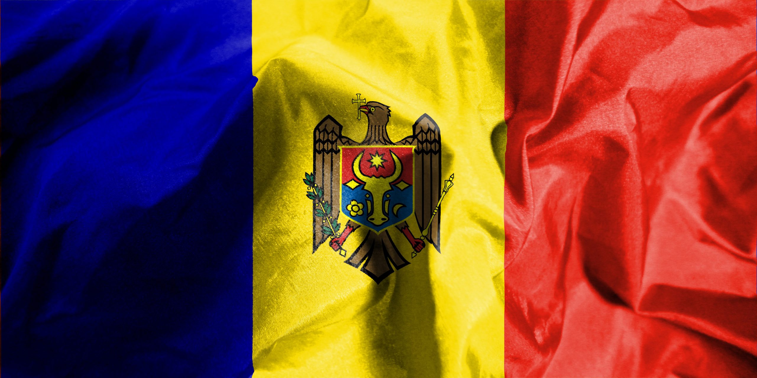 As urnas já abriram na Moldova para eleições parlamentares. Surgem acusações de manipulação e ingerência