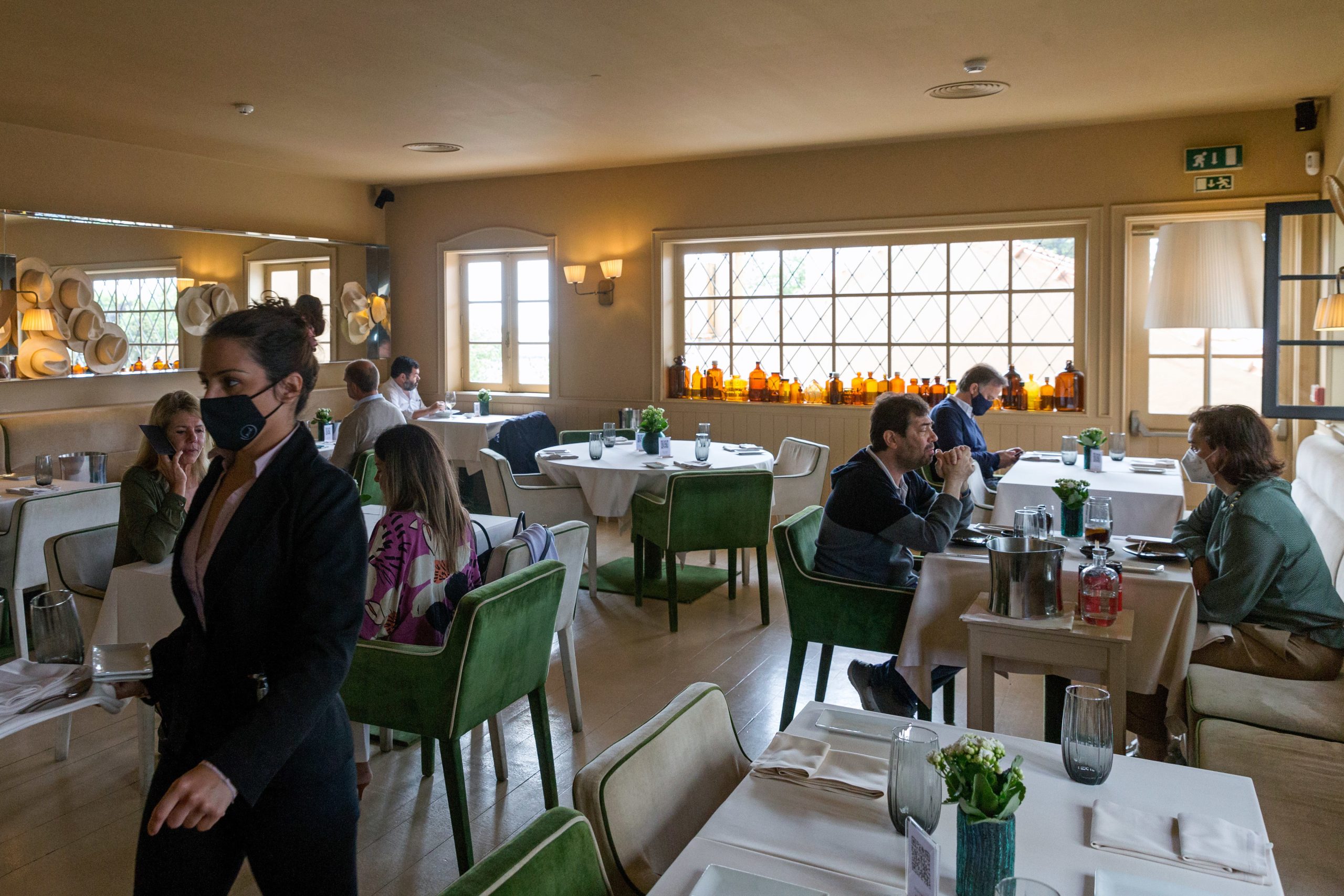 Clientes podem entrar em restaurantes sem teste ou certificado para pagar ou usar instalações sanitárias
