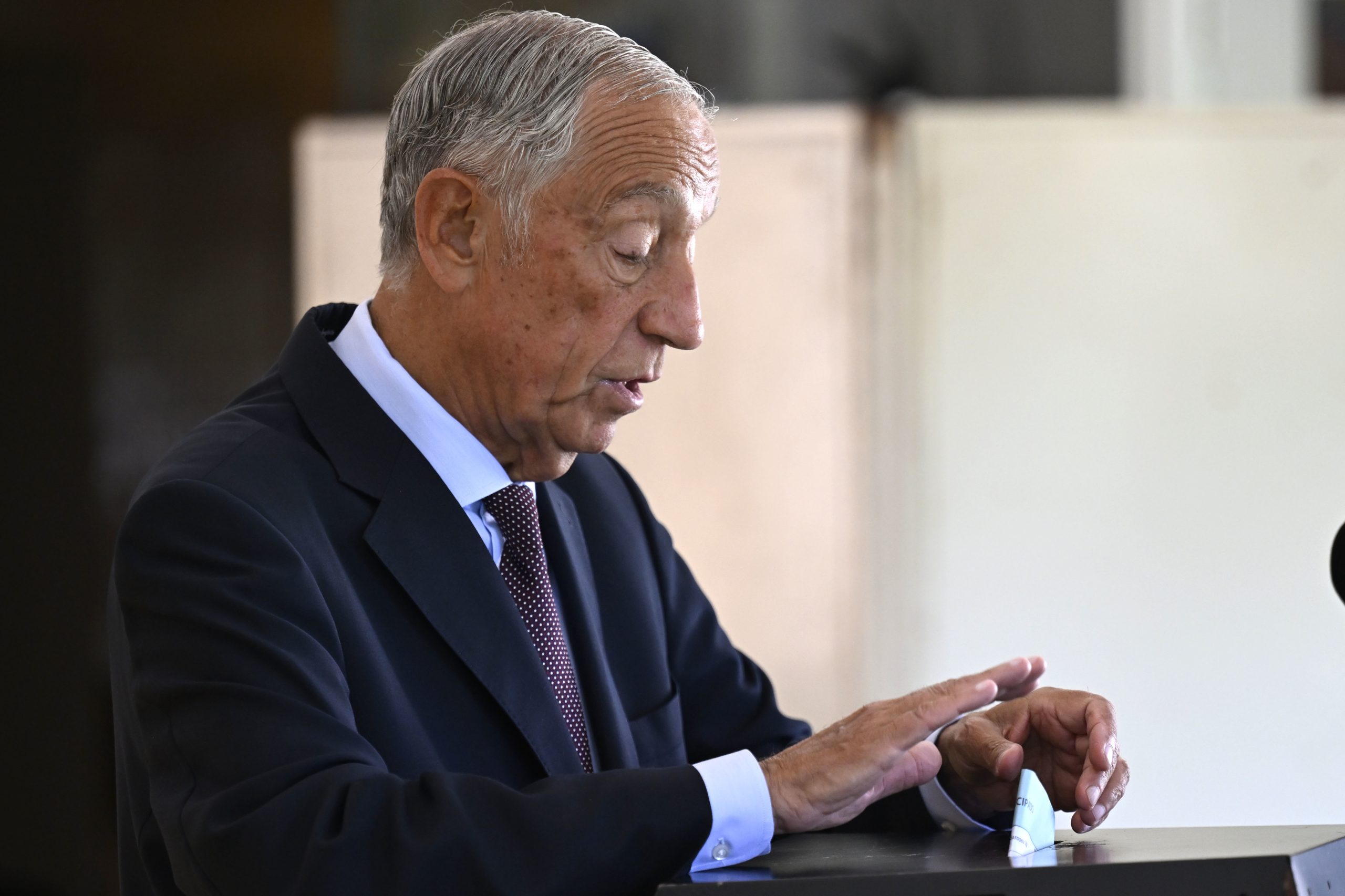 Marcelo está a analisar decretos sobre impostos em conjunto e toma decisão para a semana