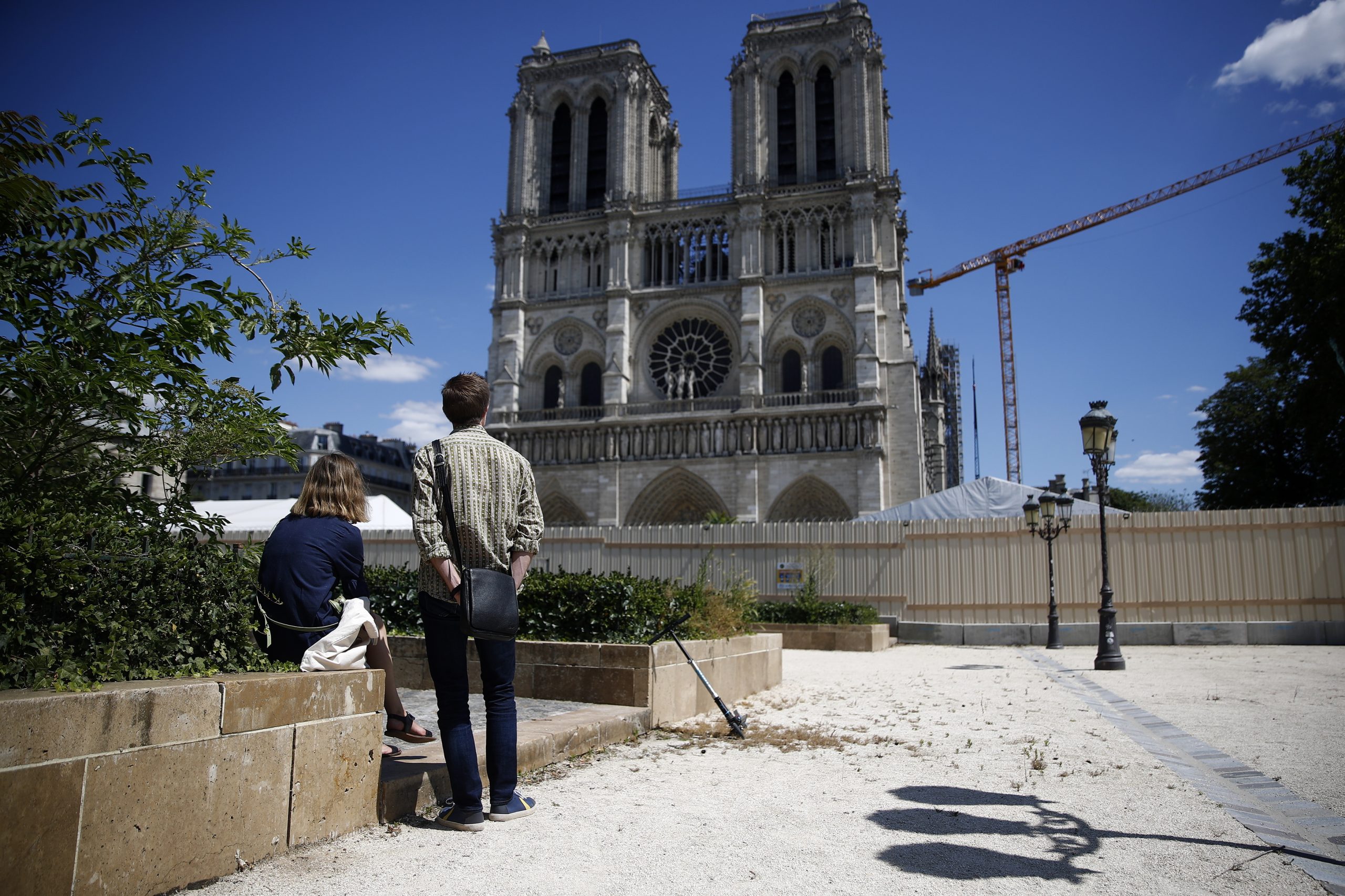 Investigadores procuram pedras para substituírem as danificadas no incêndio de Notre-Dame