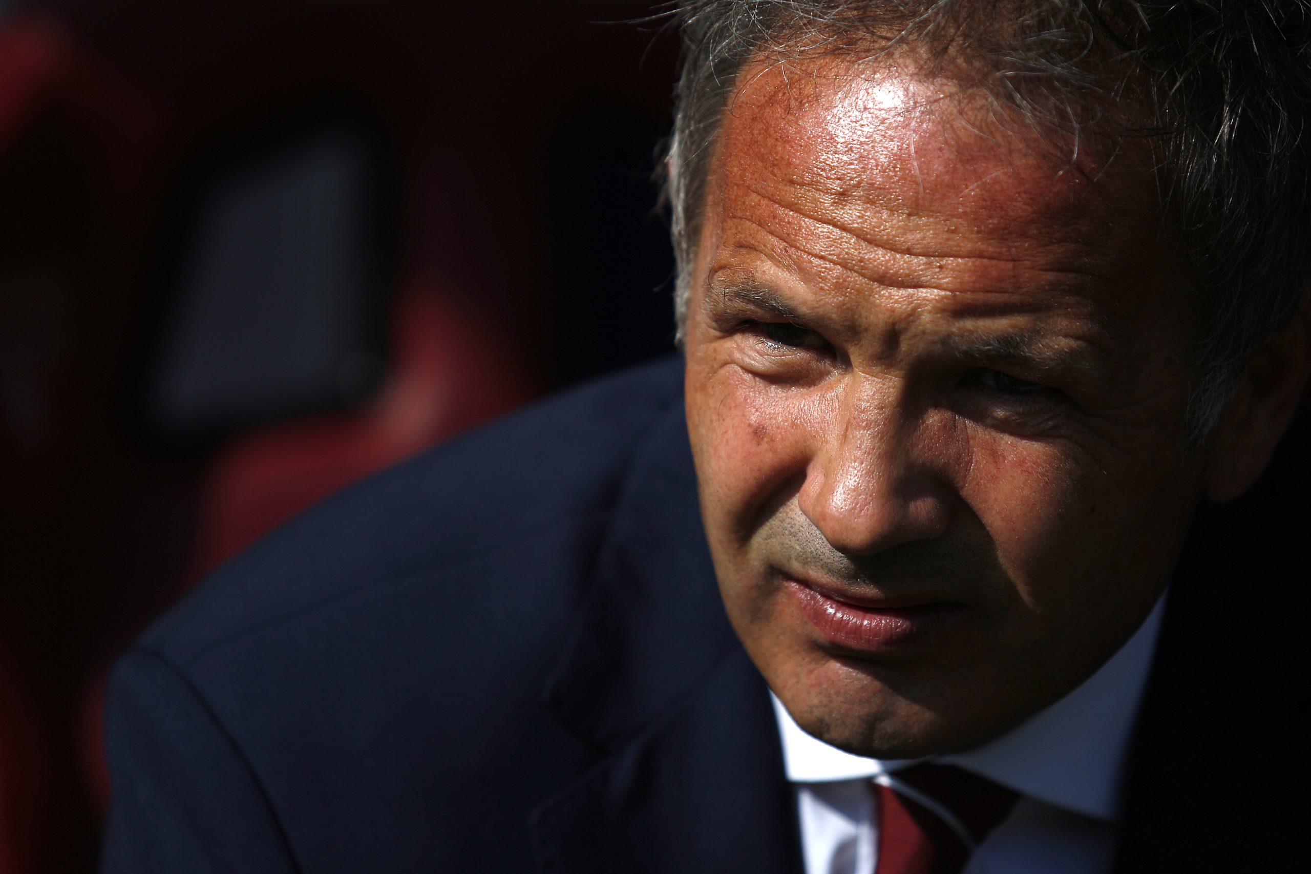 Treinador sérvio Sinisa Mihajlovic revela ter leucemia