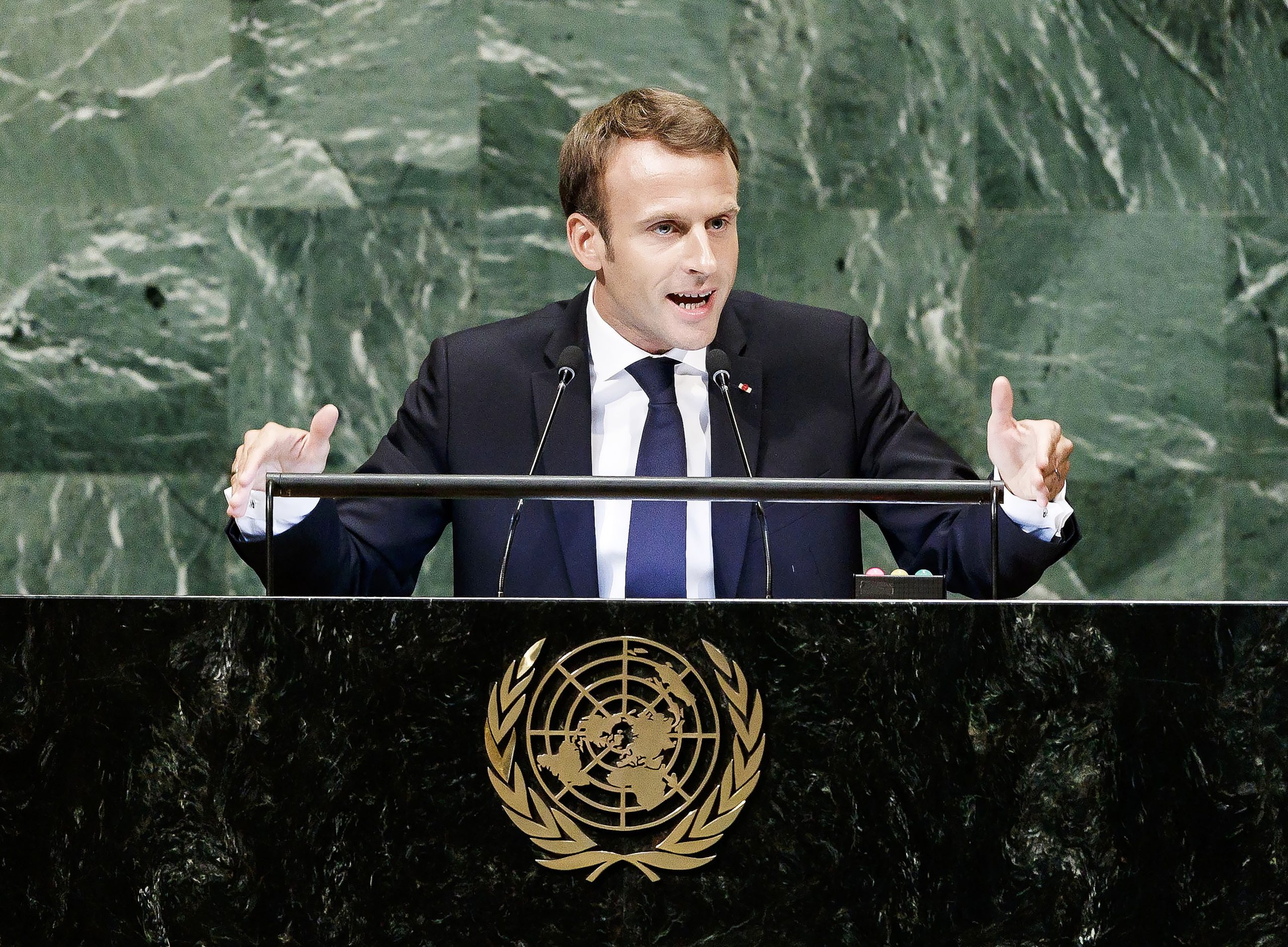 Macron adverte que relação com Irão não pode limitar-se a política de sanções