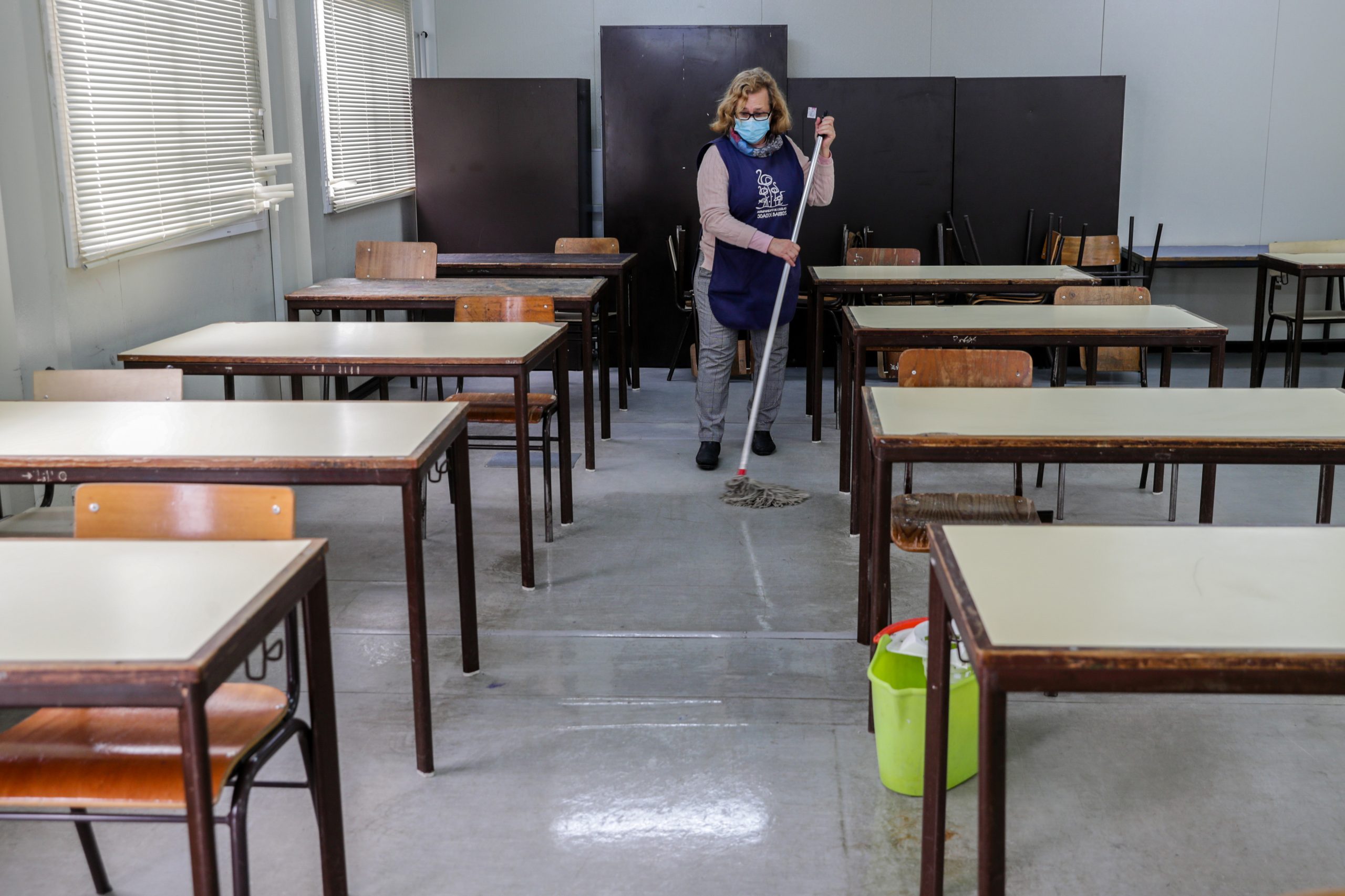 Covid-19: Escolas do secundário e creches reabrem com novas regras. Recorde como chegámos até aqui