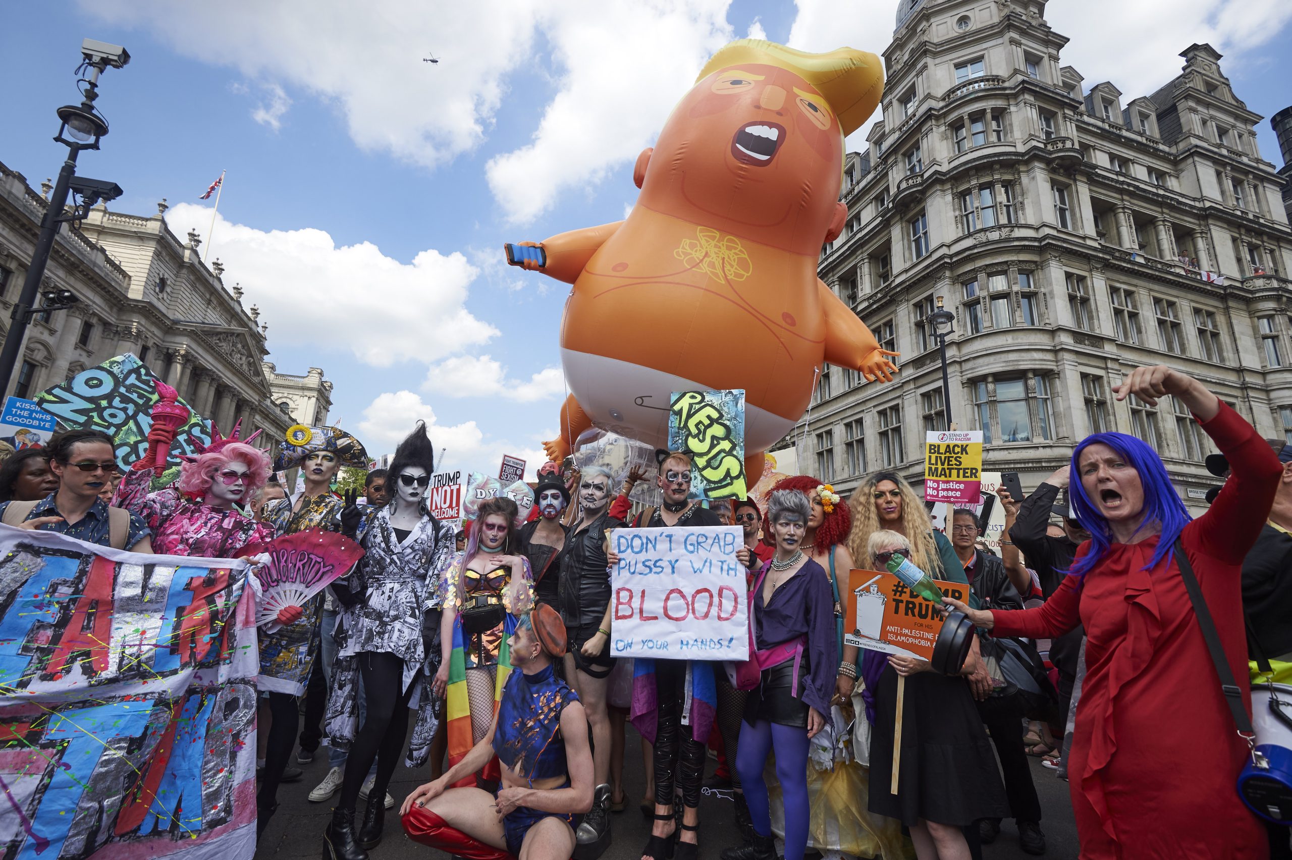 Baby Trump: Do Twitter às ruas britânicas, sem esquecer os memes. Um protesto carnavalesco em Londres