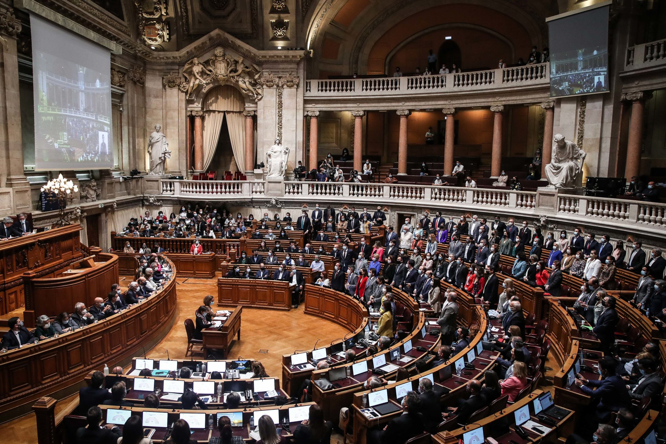 Da canábis à identidade de género, que projetos caem com a dissolução da Assembleia da República?