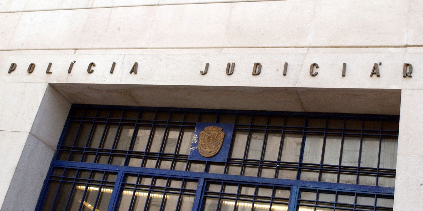 Detido professor suspeito de 2 mil crimes de abuso de crianças