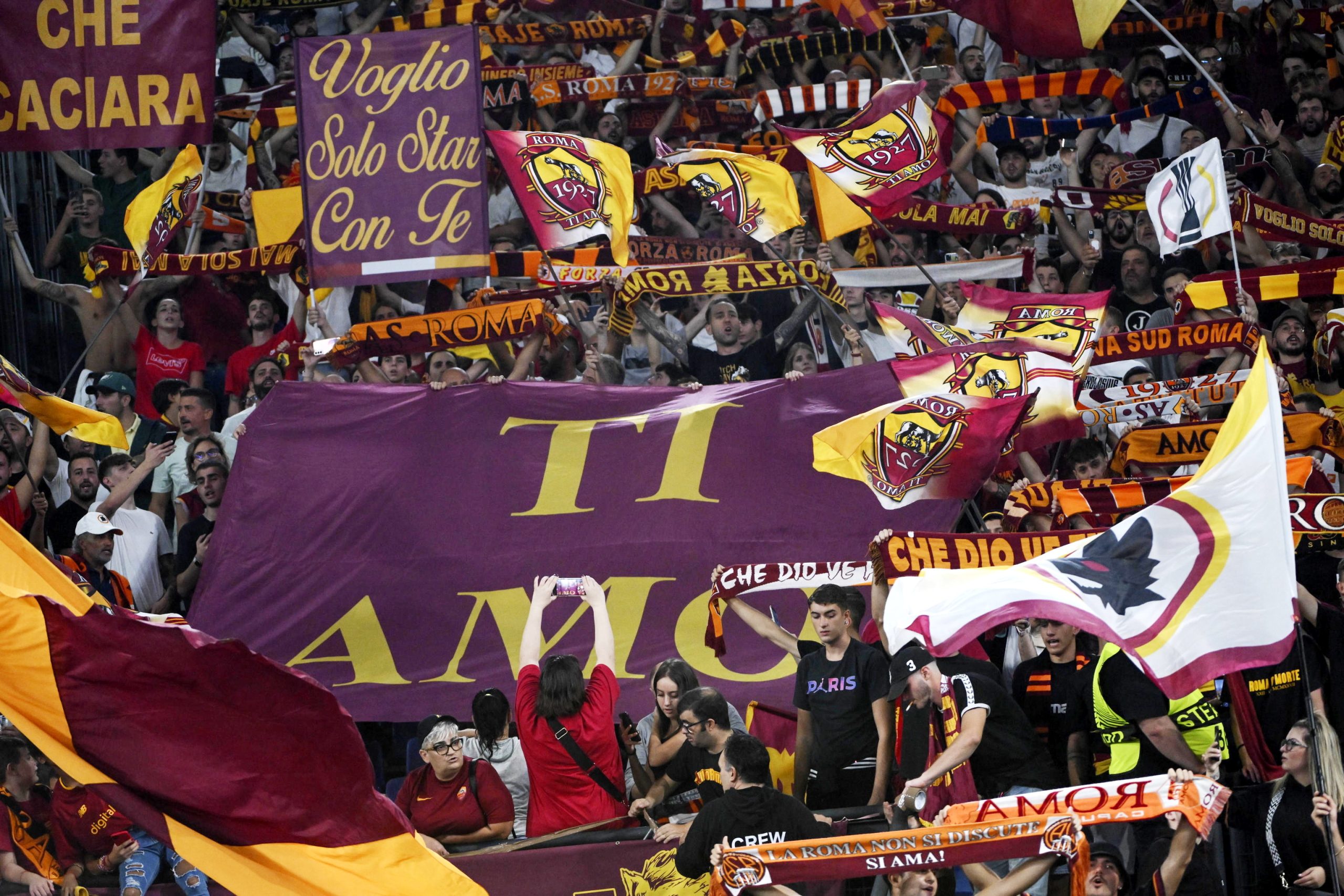Roma e Nápoles sem adeptos nos jogos fora de casa durante dois meses