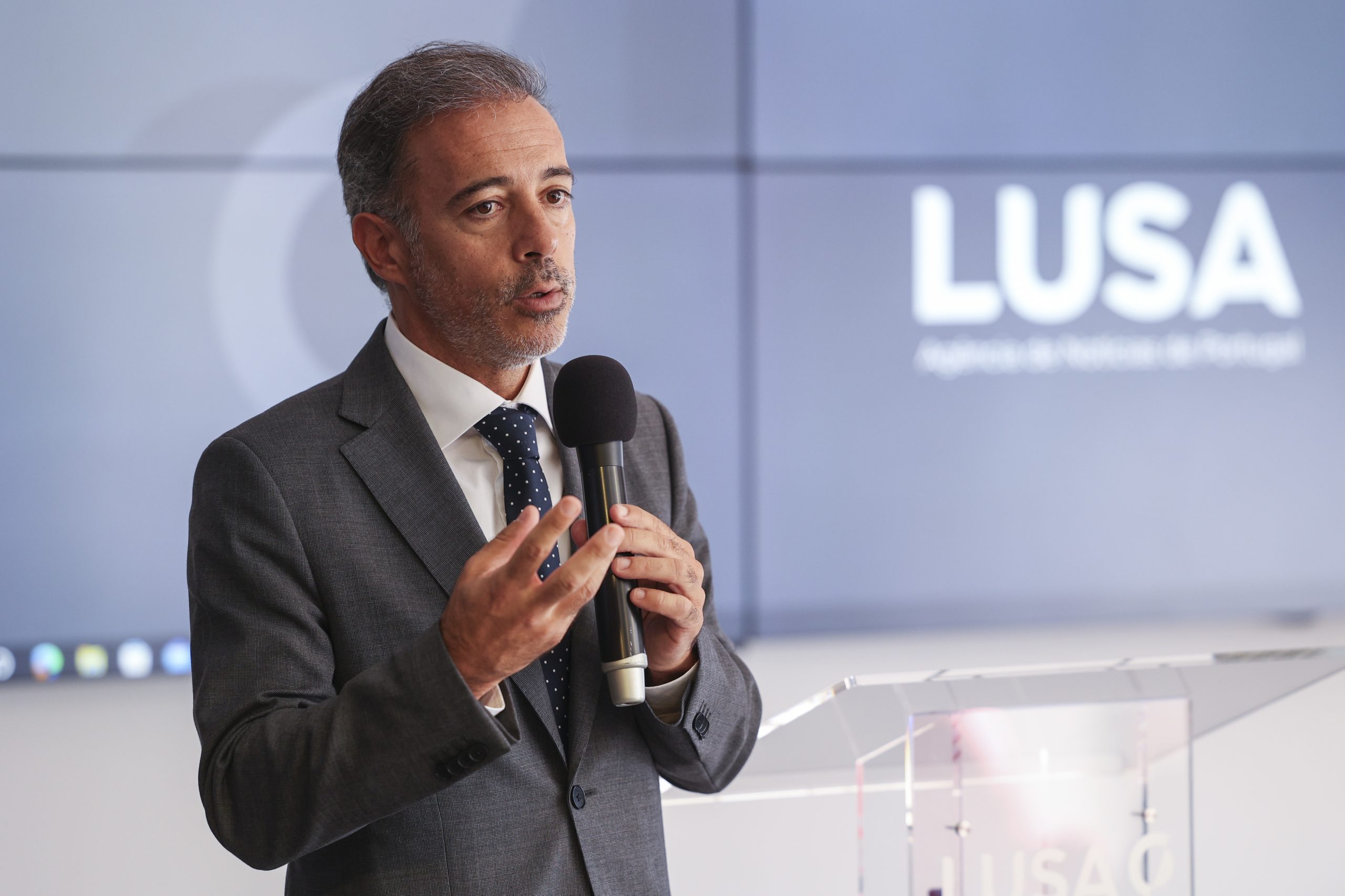Governo aguarda propostas do PS para decidir negociação do Orçamento do Estado