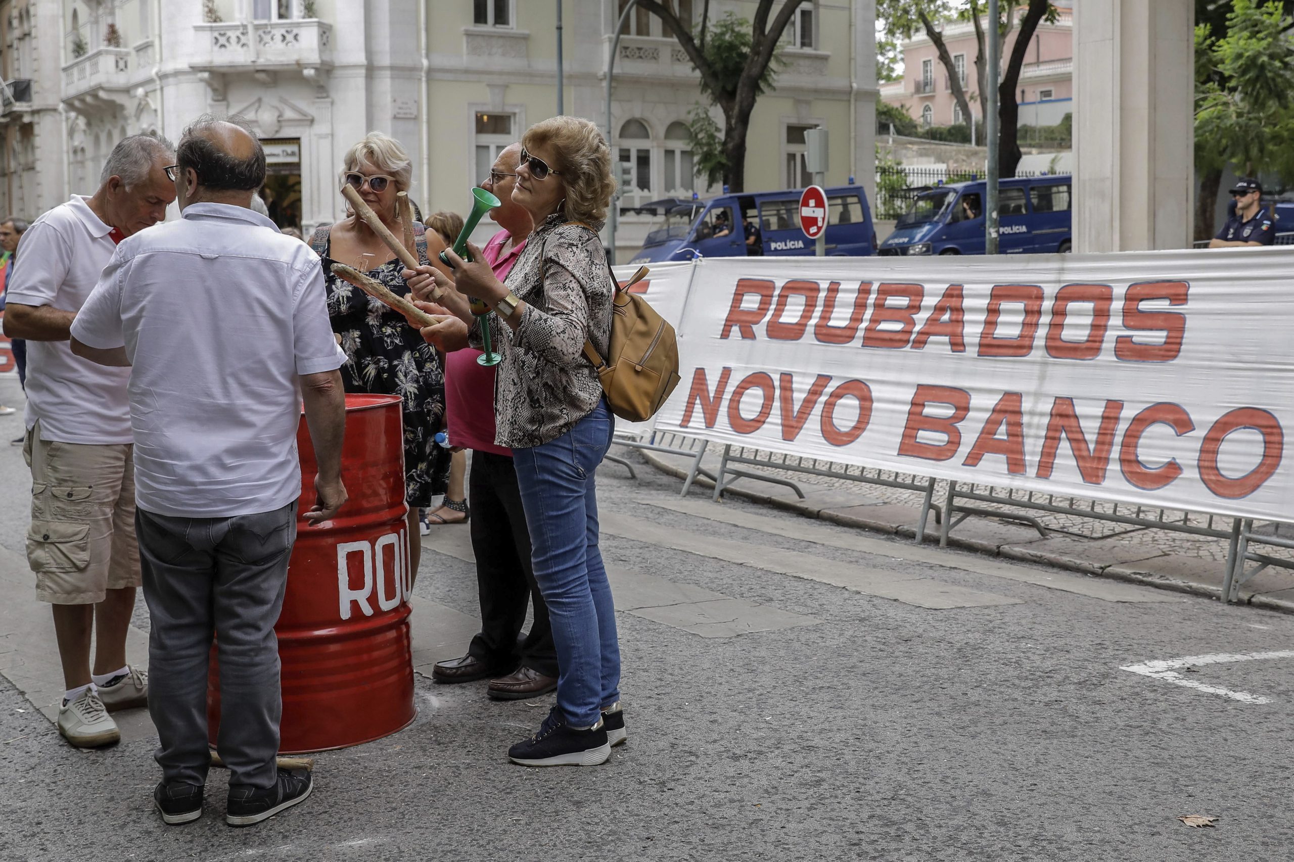BES: Lesados do papel comercial recebem hoje 76,2 milhões de euros referente a último pagamento