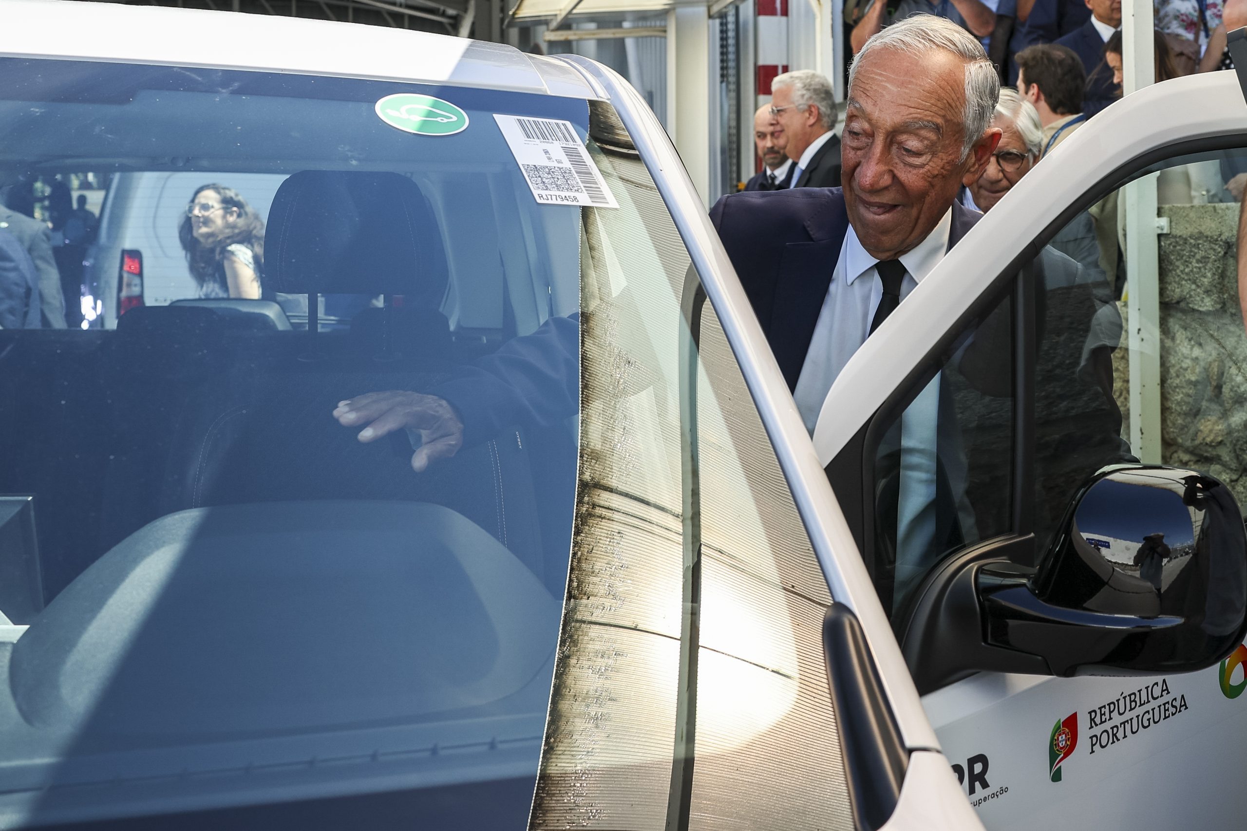 Marcelo em Mangualde para lançamento de novo carro elétrico. Mais de 700 viaturas vão ser entregues ao SNS