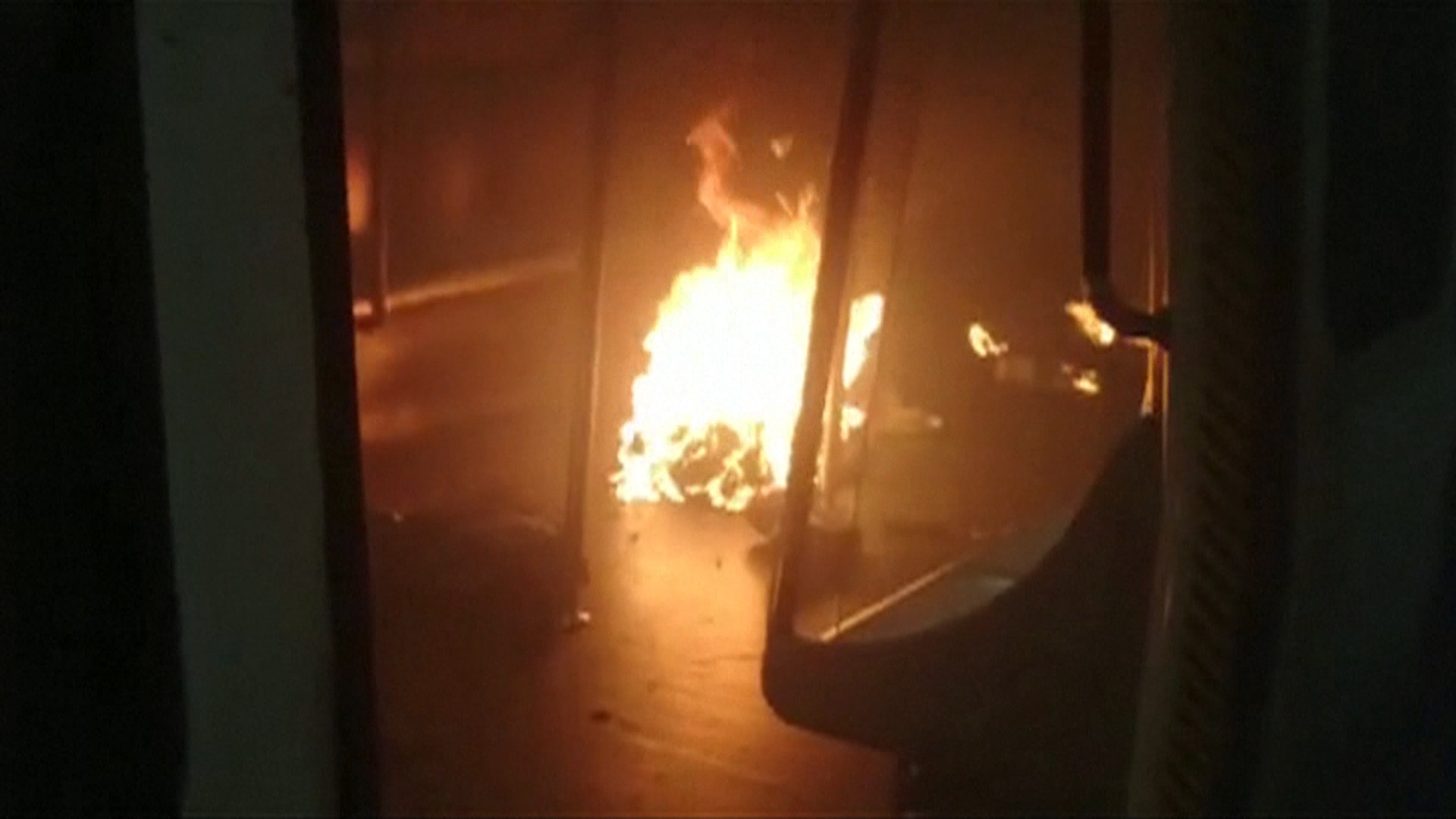 Homem suspeito de atear fogo no metro de Hong Kong