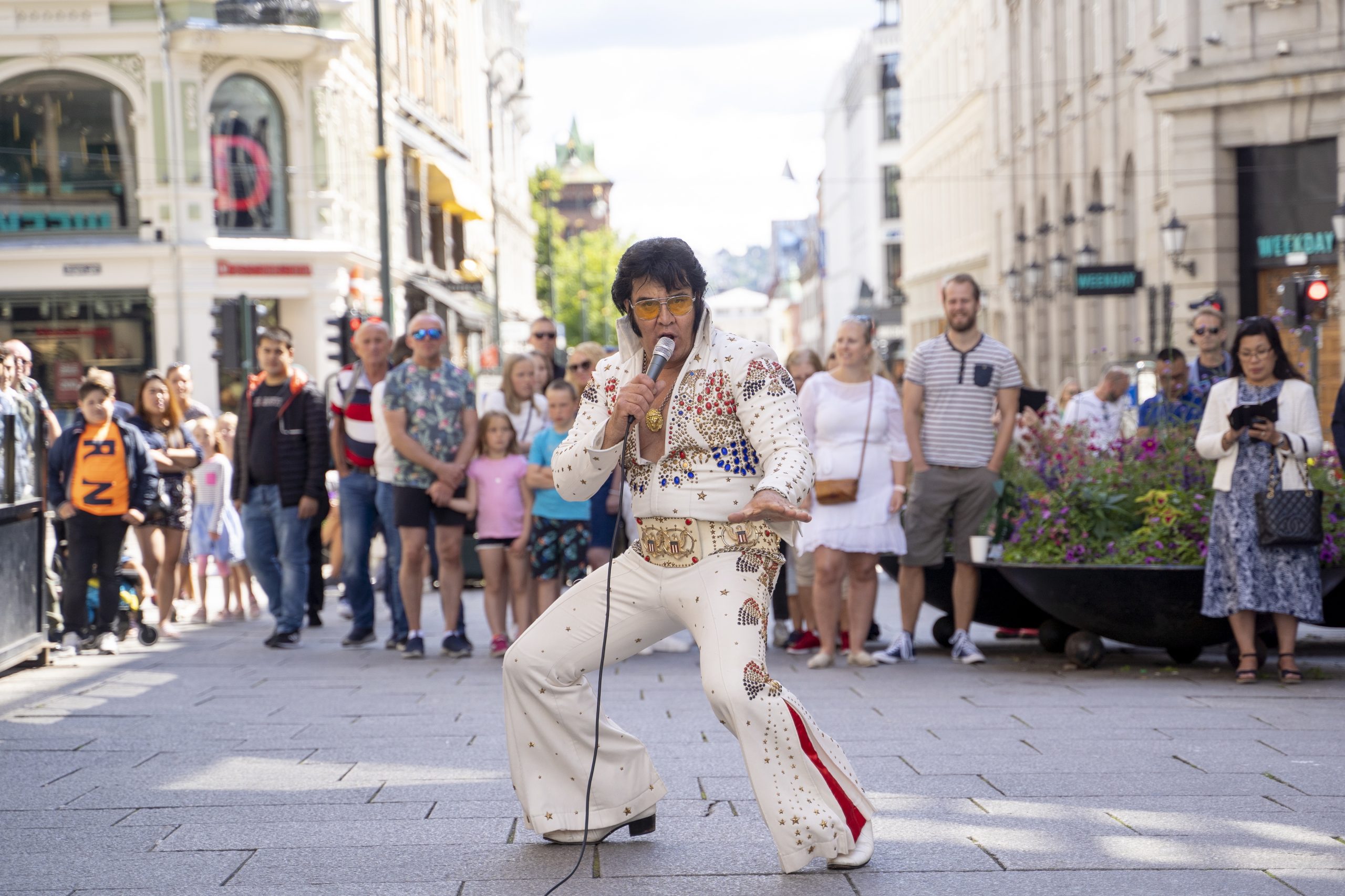 Cantor norueguês bate recorde mundial ao interpretar Elvis Presley durante 50 horas