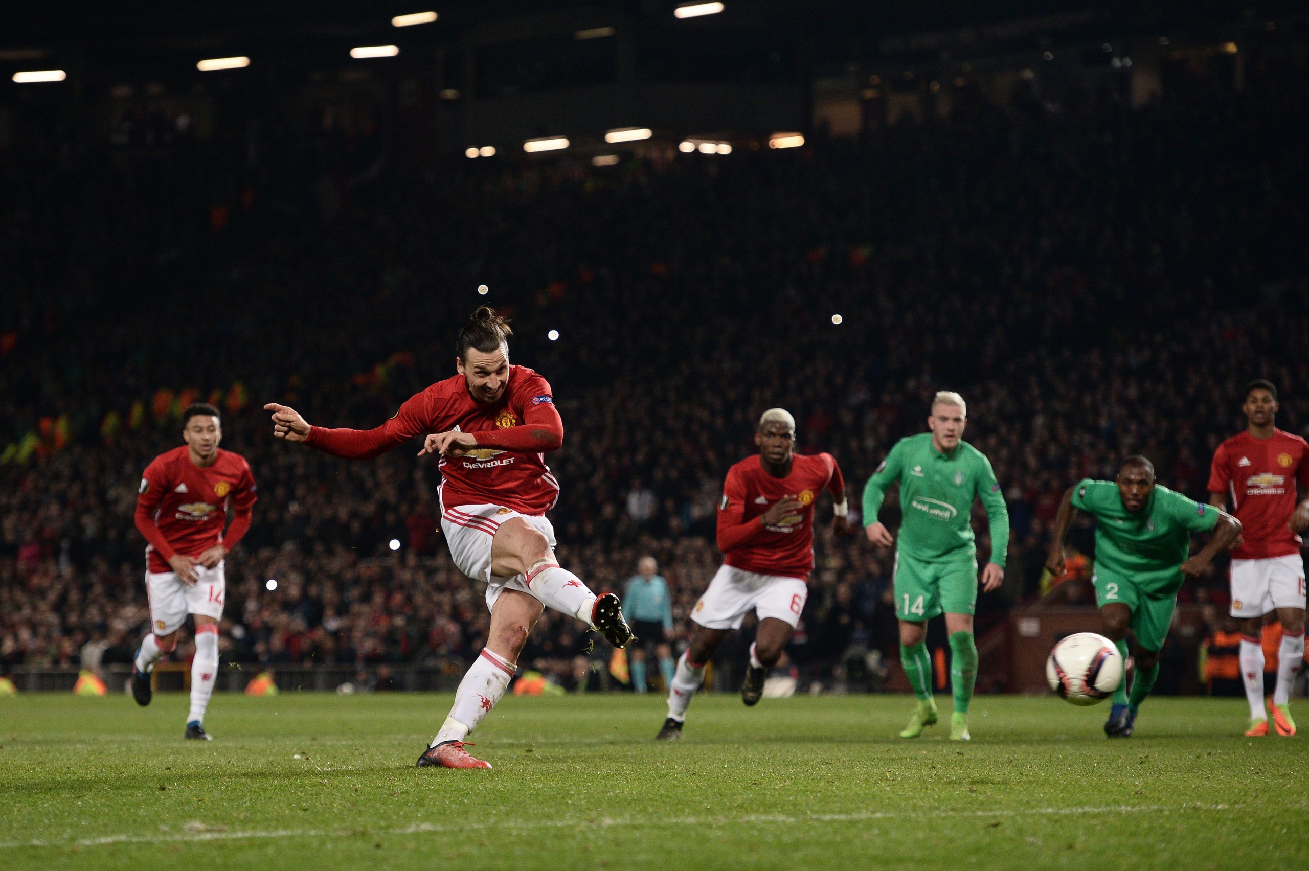 Premier League: Man Utd de Mourinho falha assalto ao quarto lugar