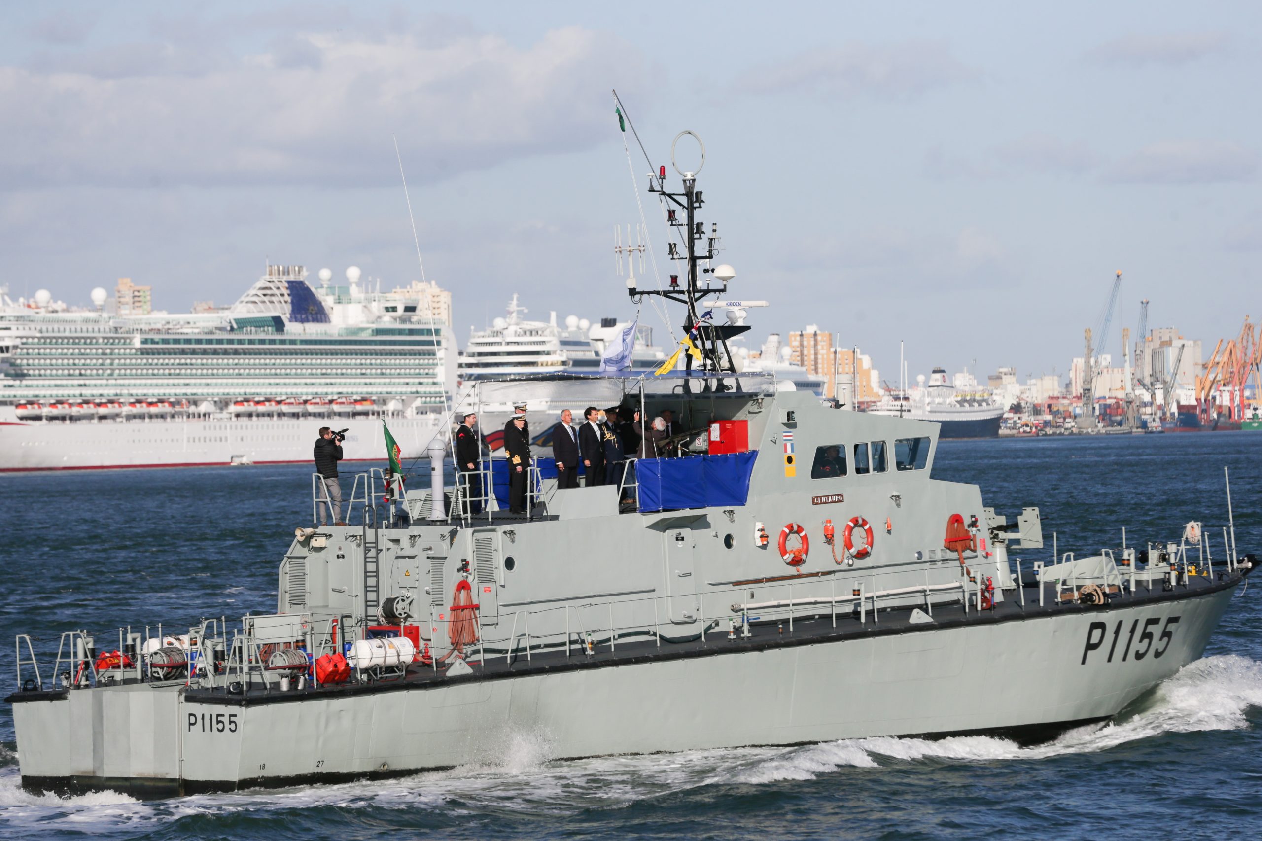 Governo avança com legislação que permite polícia armada a bordo dos navios da Marinha Mercante