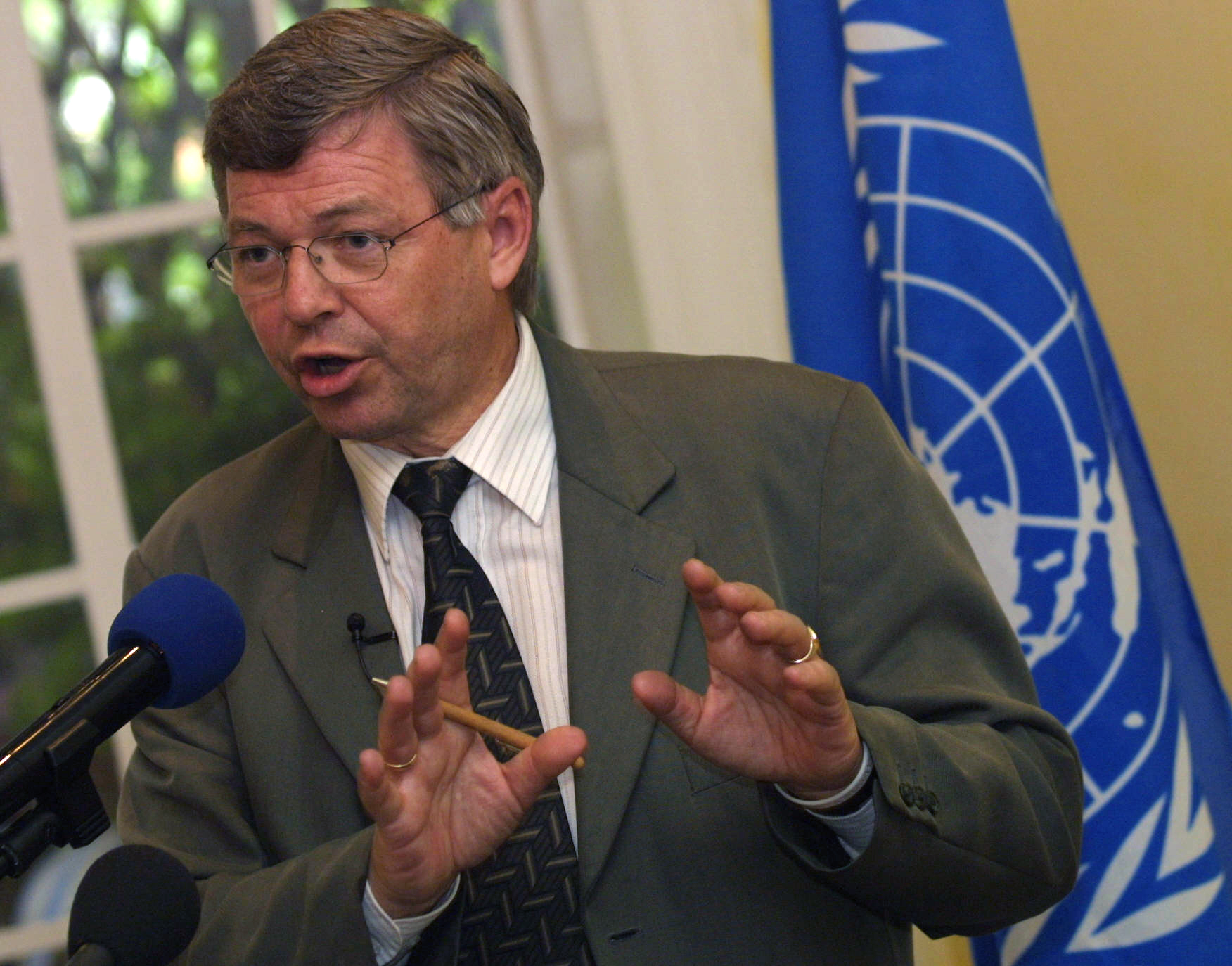 Ex-primeiro-ministro da Noruega interrogado no aeroporto de Washington. Porquê? Visitou o Irão