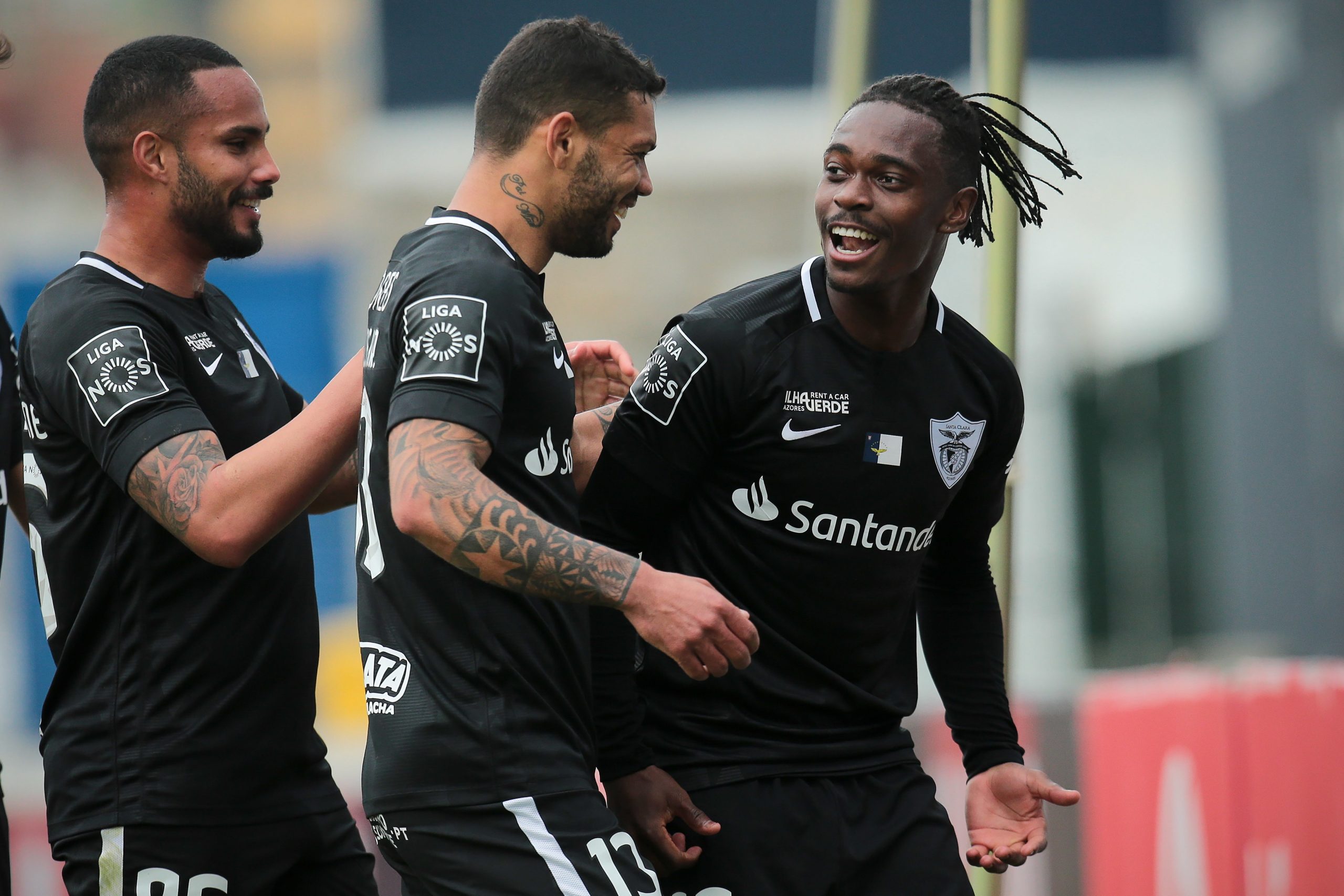 Santa Clara regressa às vitórias no terreno do Famalicão