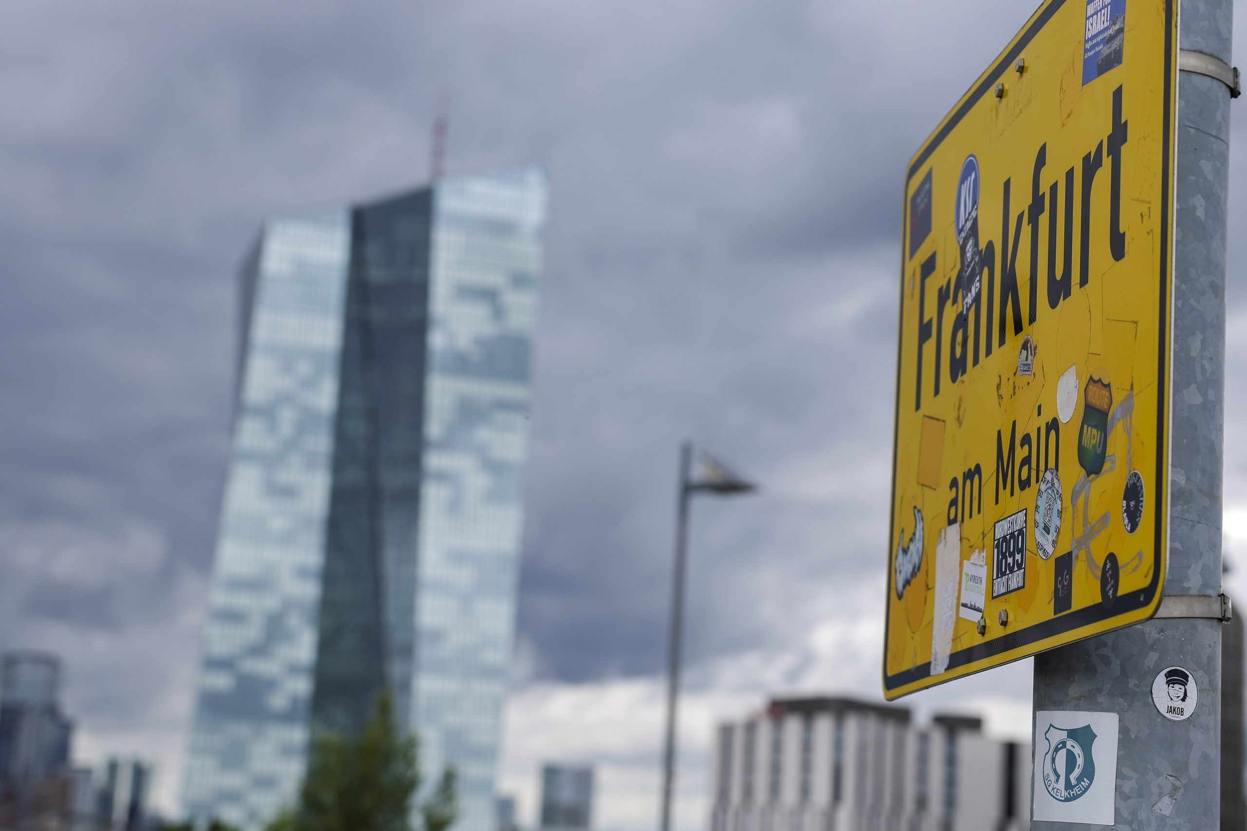 BCE reduz em três décimas para 2% inflação prevista na zona euro em 2025