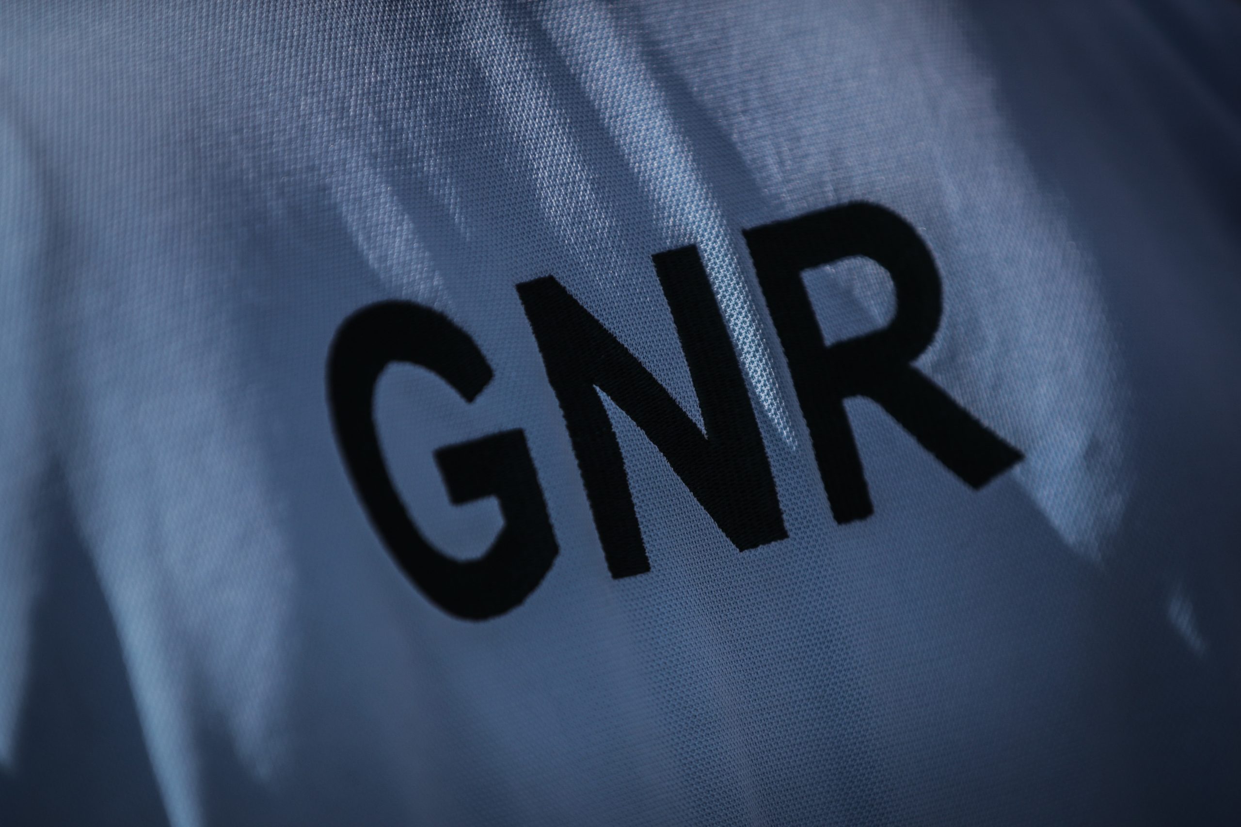 Van Dunem suspende cinco dos sete GNR suspeitos de agredirem imigrantes em Odemira