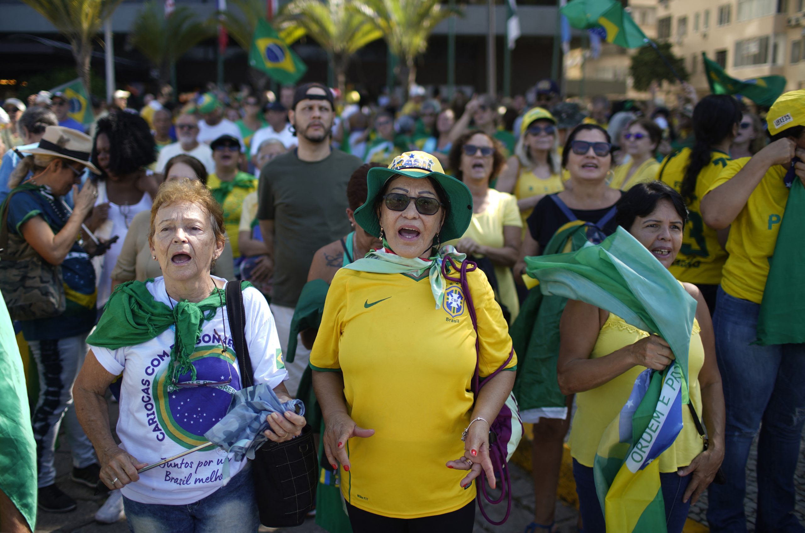 Como é que a camisola da seleção brasileira se tornou num símbolo do bolsonarismo?