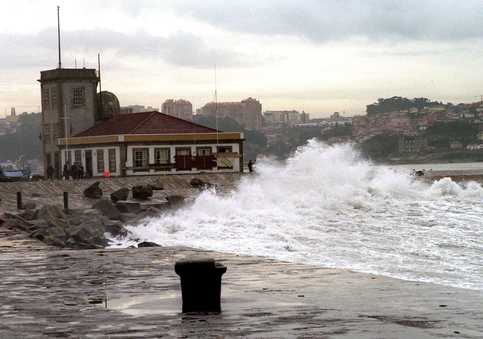Autoridade Marítima alerta para agravamento da agitação no mar até quarta-feira