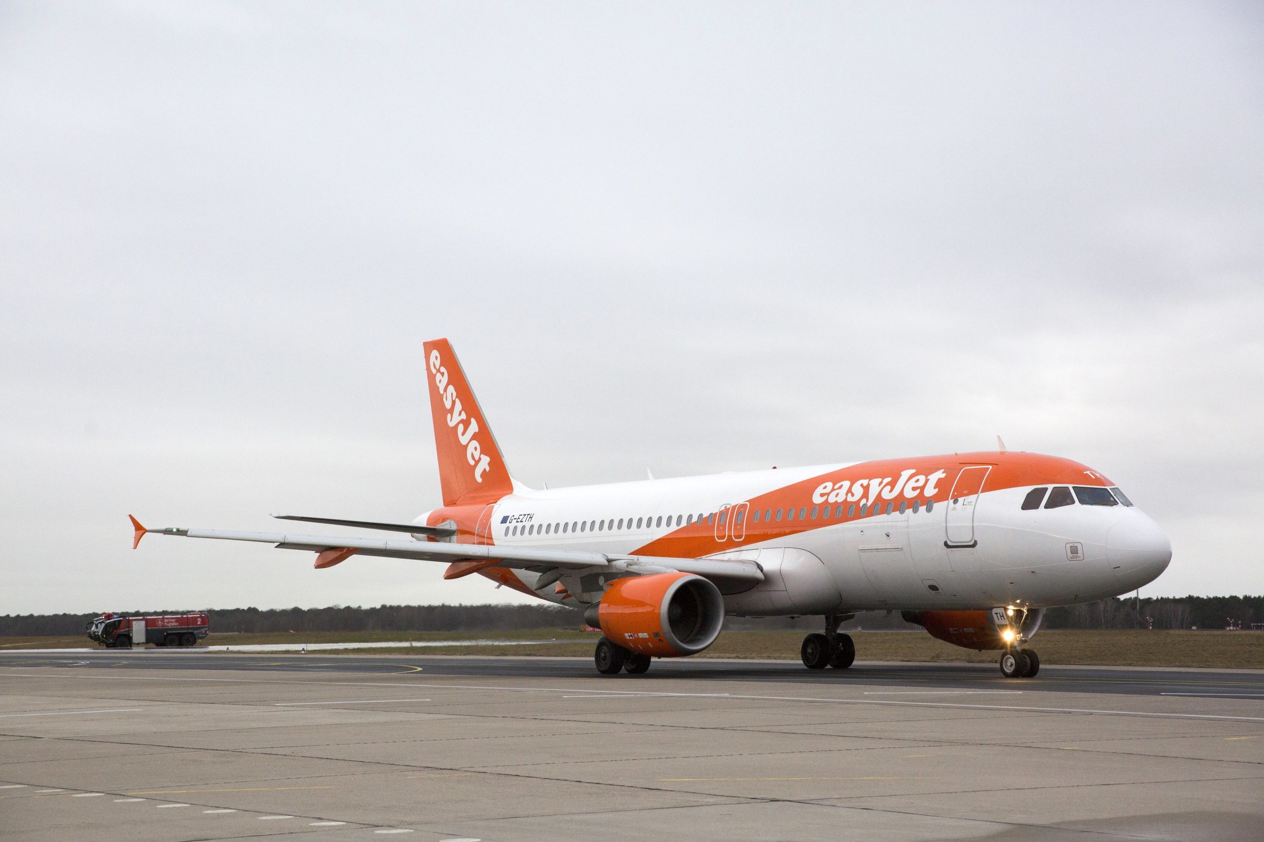 Covid-19: Passageiros da easyJet podem alterar voos sem pagar taxa