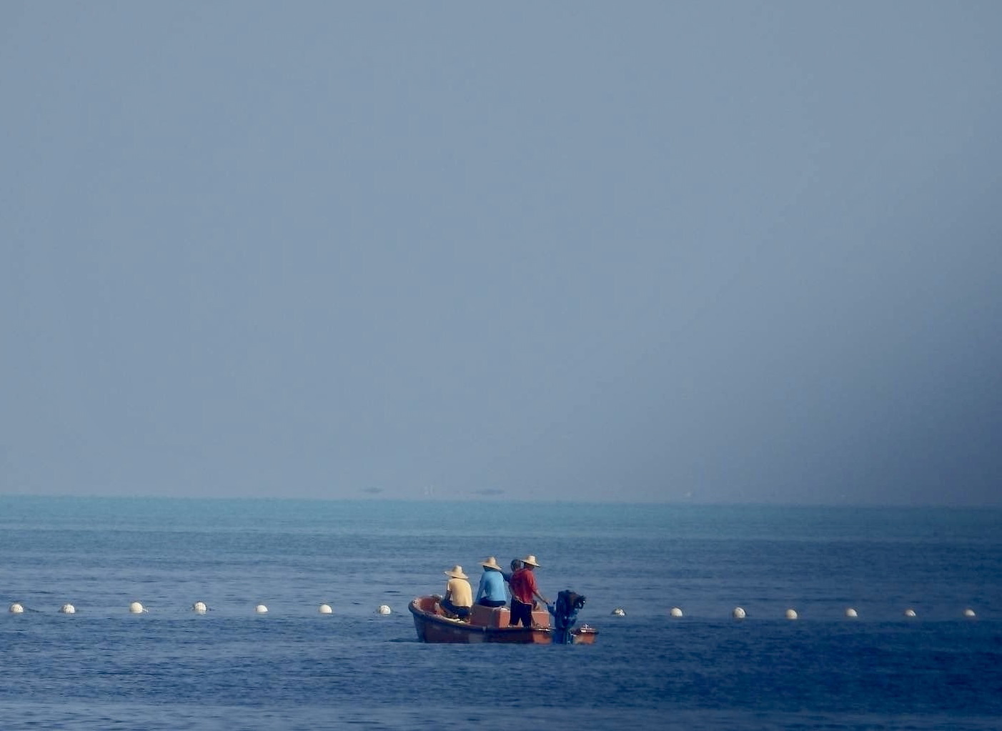Filipinas removeu barreira flutuante colocada pela China em águas disputadas