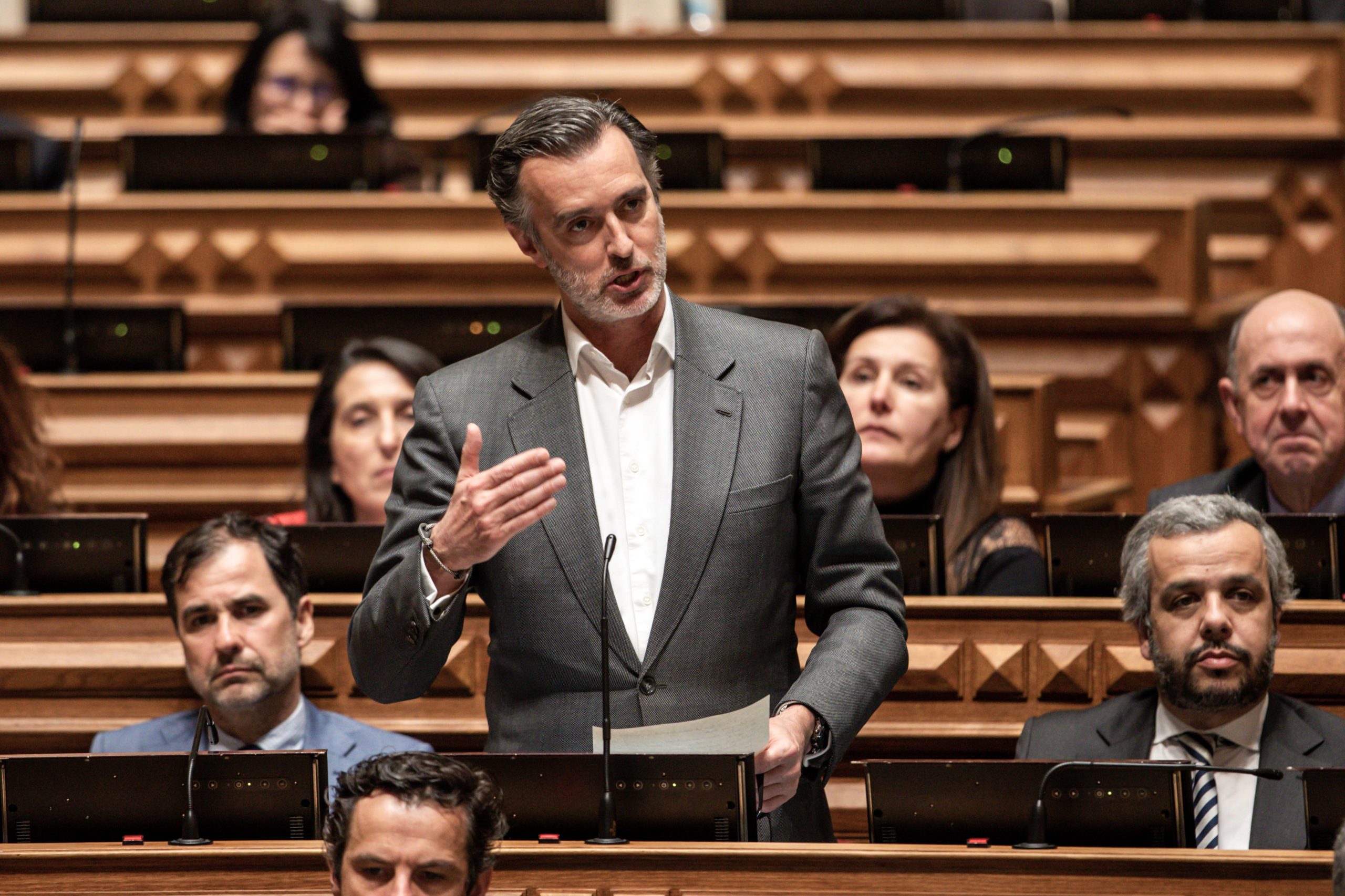 Covid-19: Iniciativa Liberal aponta falta de transparência nos apoios aos media