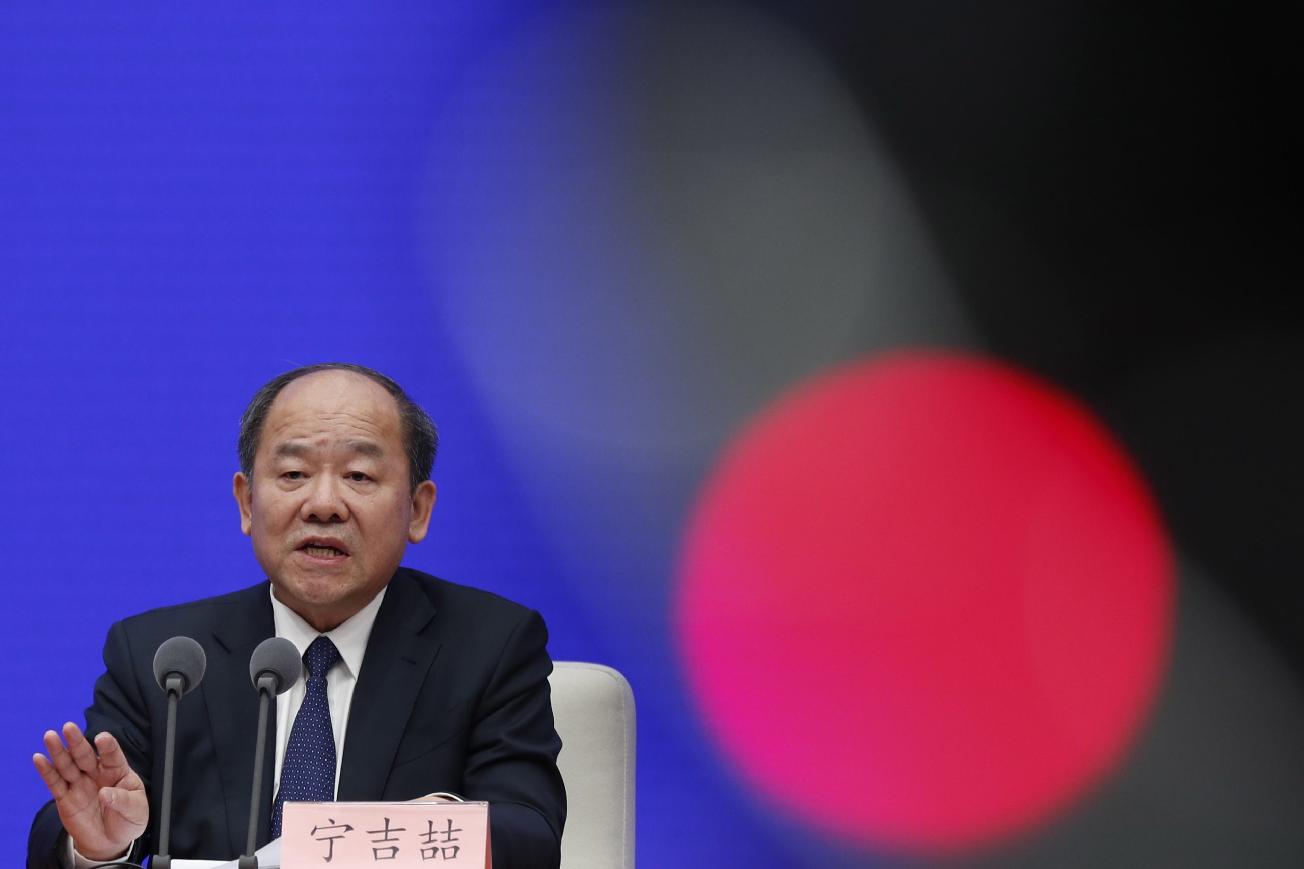 Crescimento da economia chinesa abranda para 6,1% face a guerra comercial com EUA