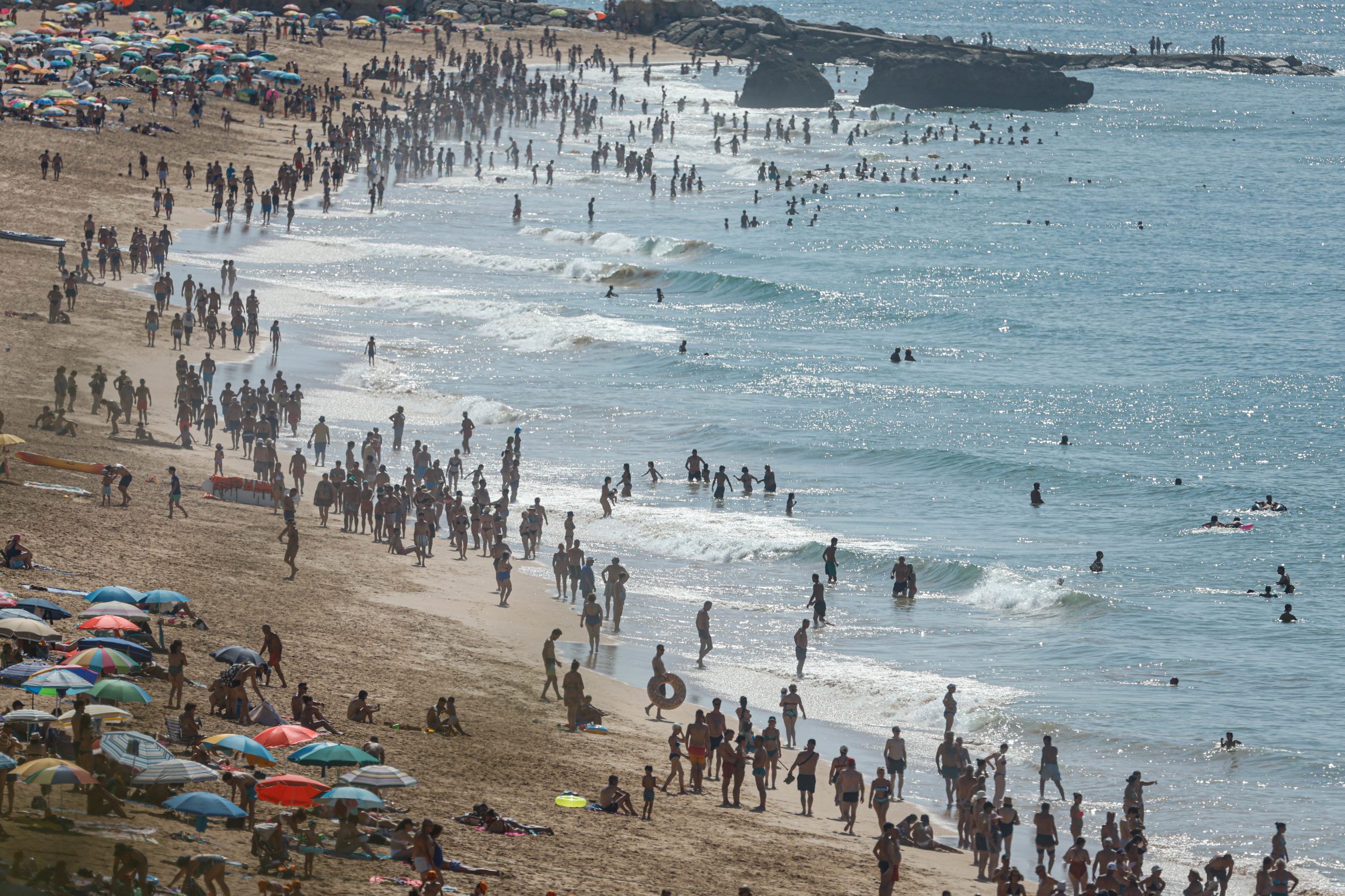 Praia da Falésia Açoteias em Albufeira interditada a banhos