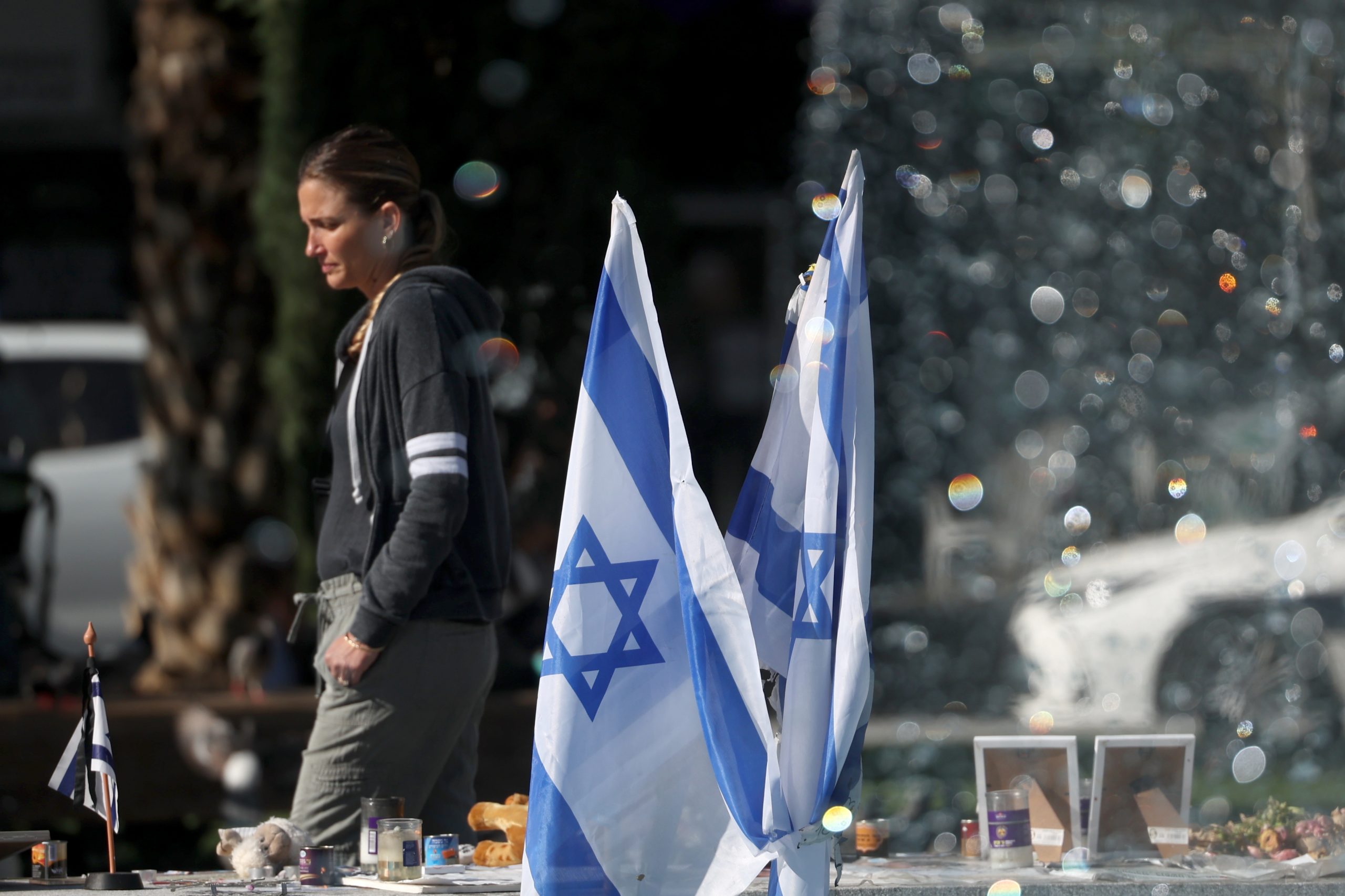 Familiares de reféns do Hamas acampam perto de residência de Benjamin Netanyahu