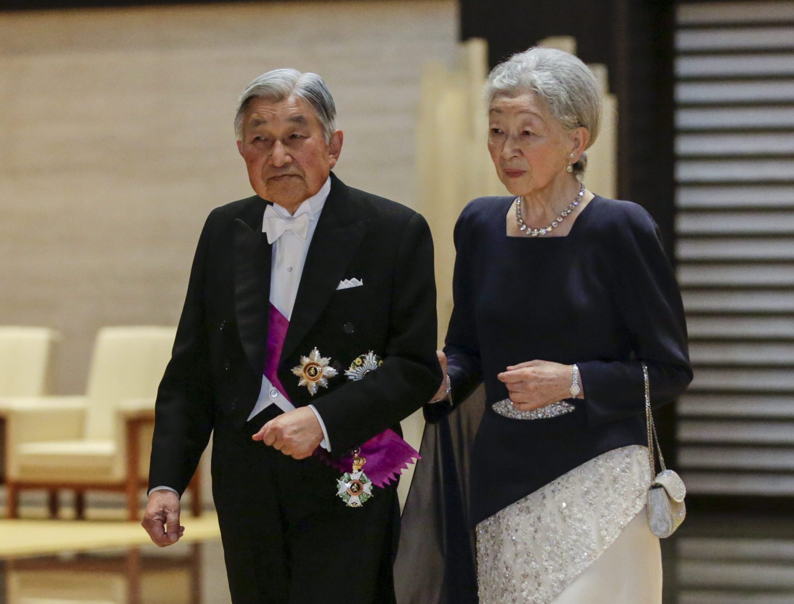 Governo do Japão prevê que imperador Akihito abdique em 2018