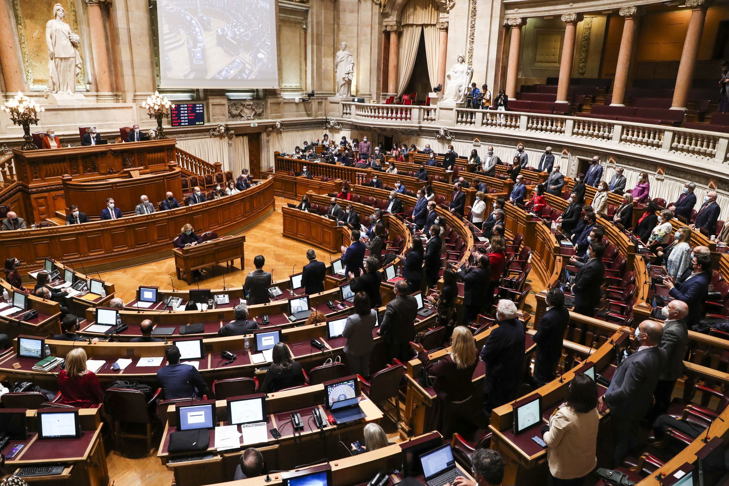 Parlamento aprova estado de emergência — pela quarta vez nos últimos oito meses