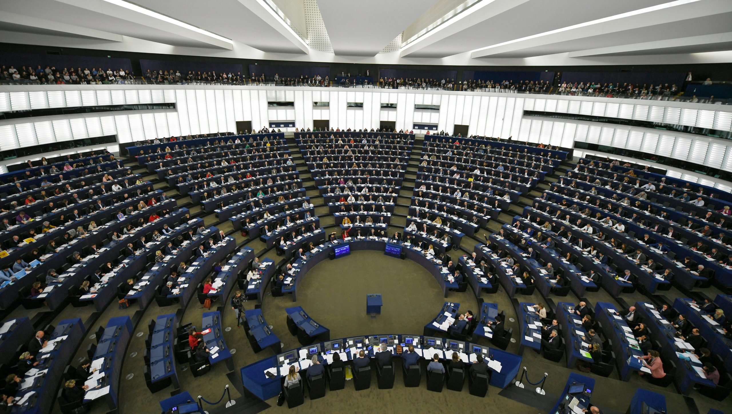 Parlamento Europeu elege hoje vice-presidente após destituição de Eva Kaili